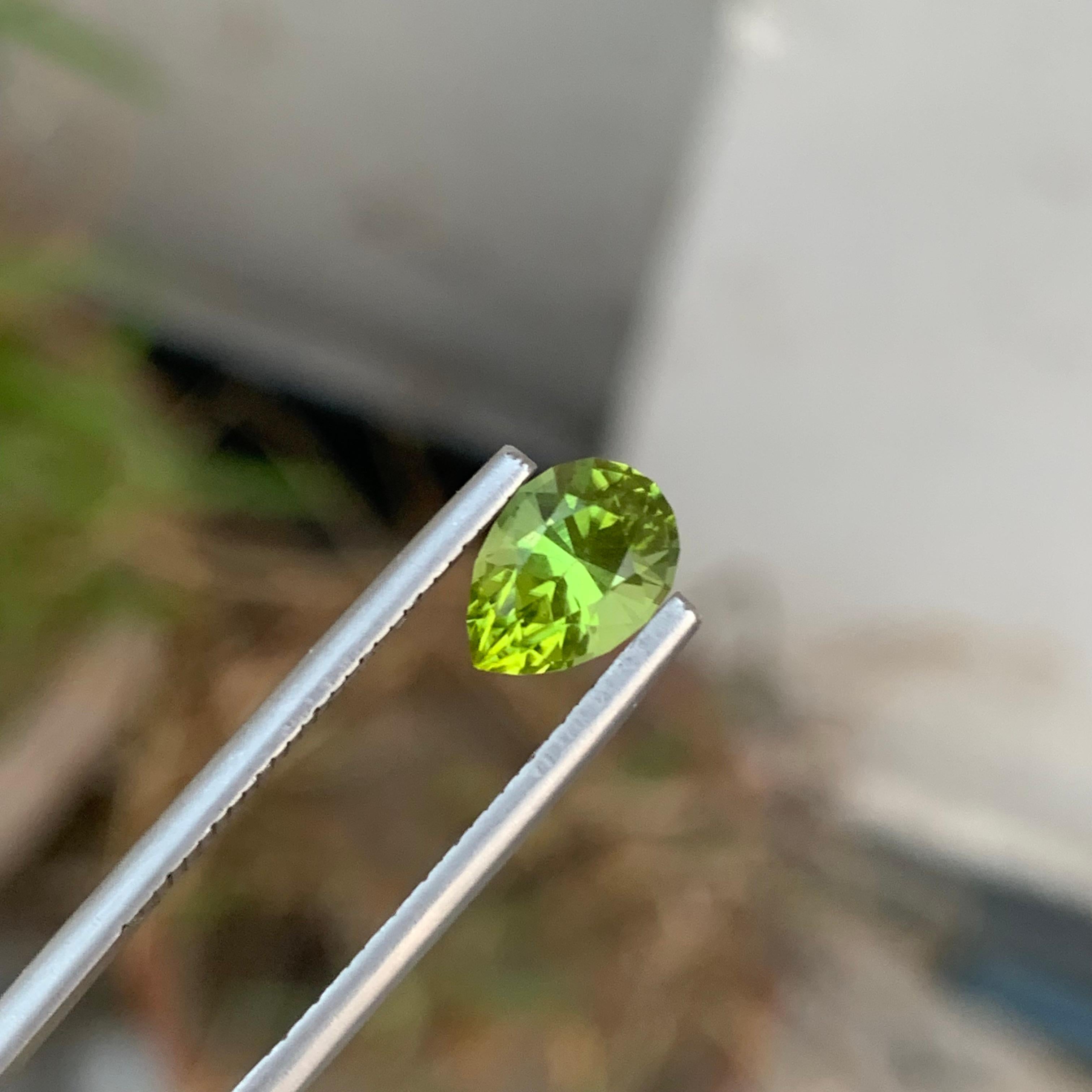 Péridot en vrac

Poids : 1.50 Carats
Dimension : 8,4 x 6,1 x 4,9 mm
Origine : Pakistan
Forme : Poire 
Couleur : Vert
Traitement : Non

Le péridot pakistanais est une variété étonnante de la pierre précieuse verte péridot, connue pour sa clarté