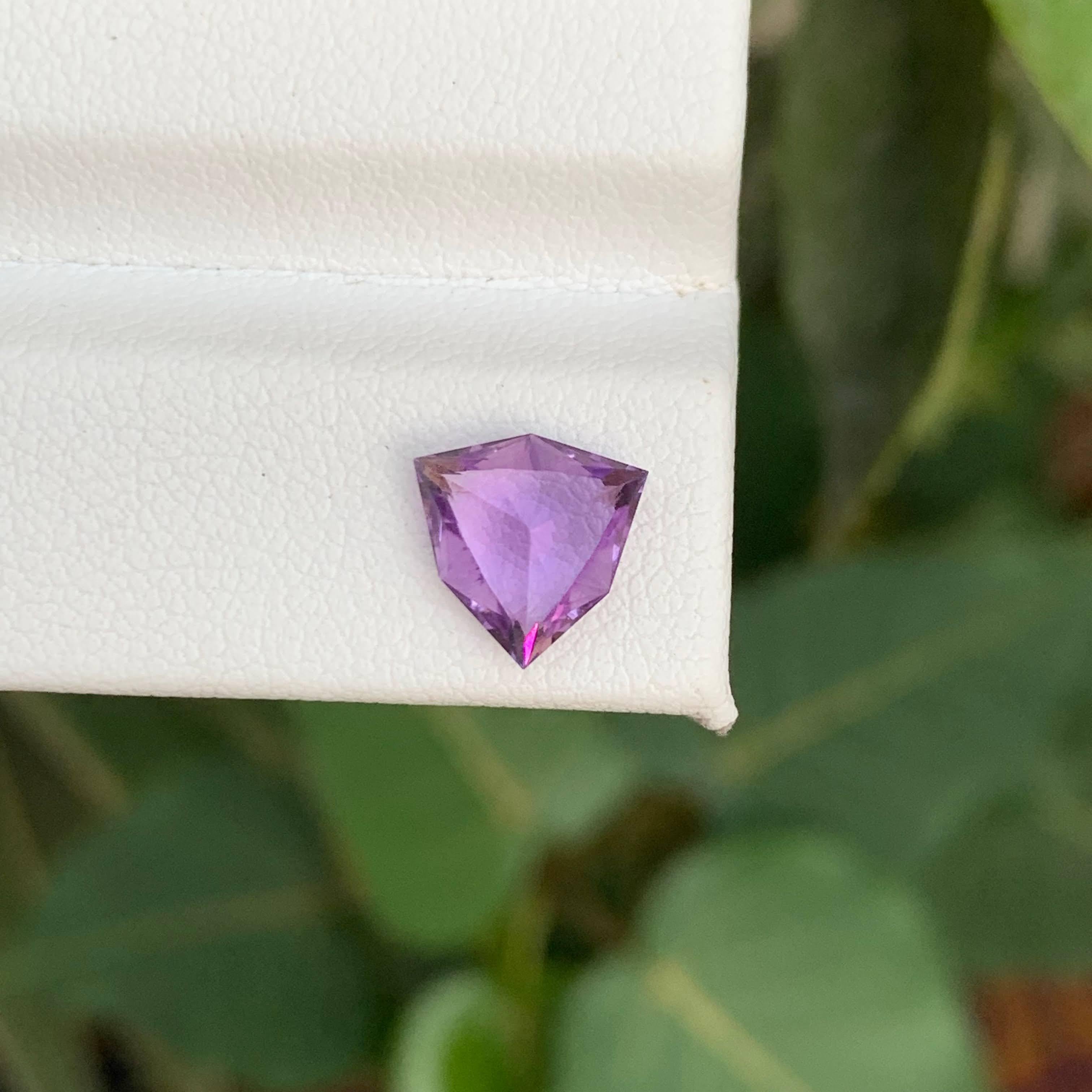 1,50 quilates de amatista púrpura natural suelta corte trillante gema brasileña Moderno en venta