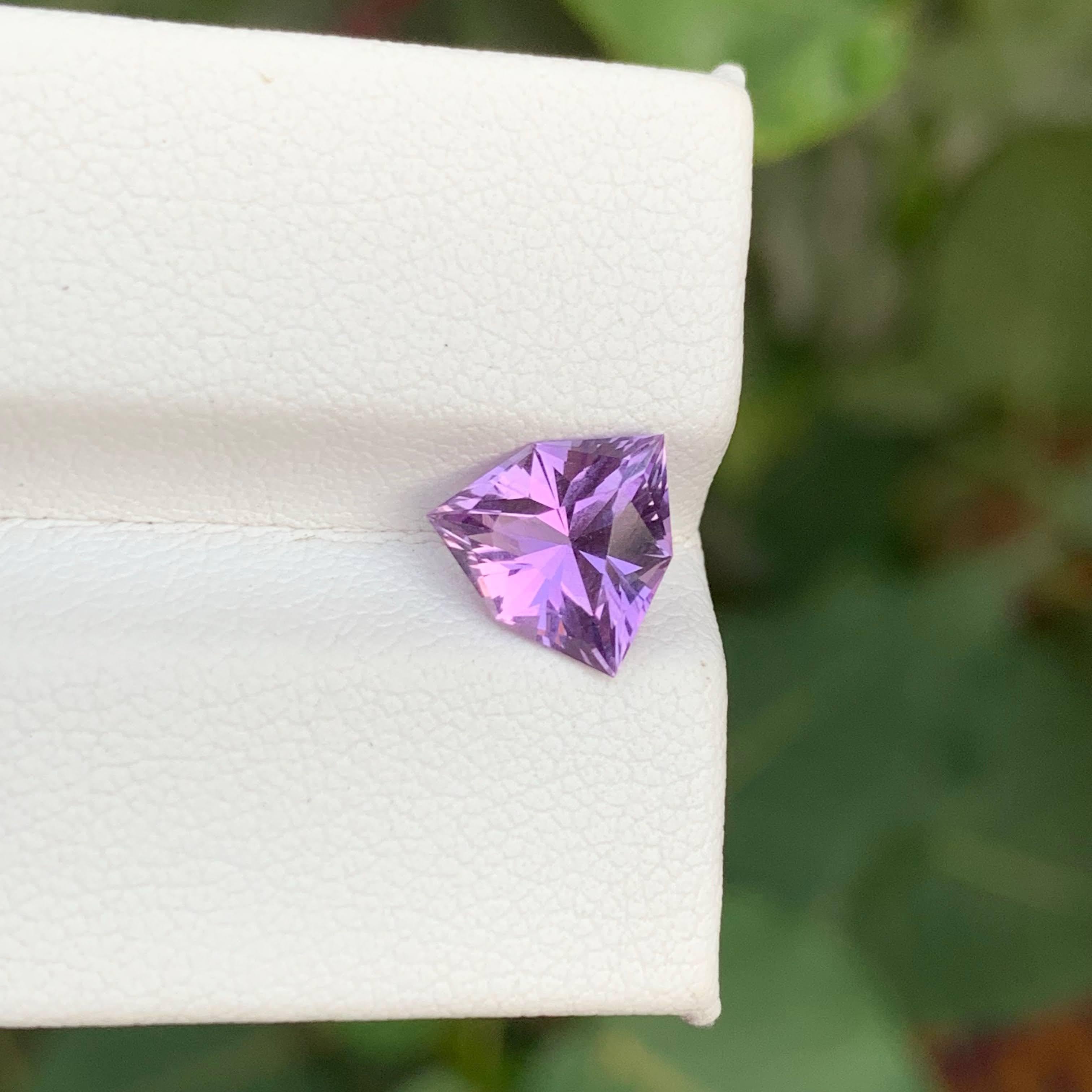 Femenino o masculino 1,50 quilates de amatista púrpura natural suelta corte trillante gema brasileña en venta