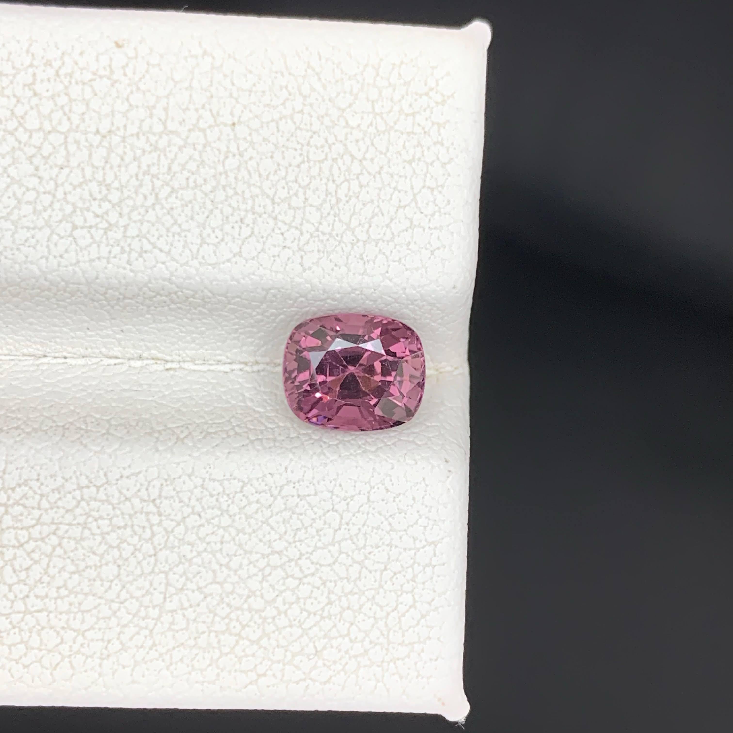 1,50 Karat natürlicher loser lila burmesischer Spinell Stein Kissenschliff Edelstein im Zustand „Neu“ im Angebot in Bangkok, TH