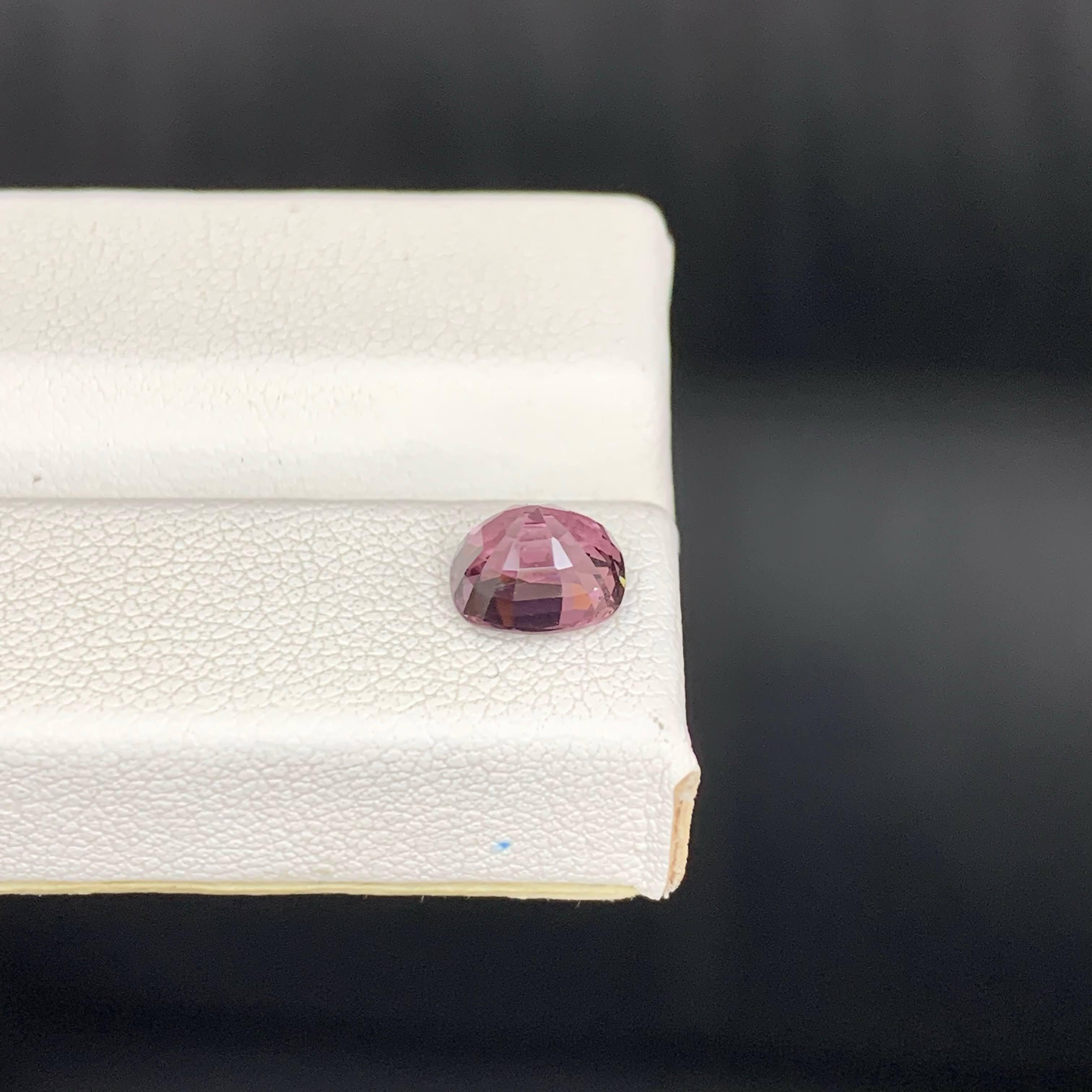1,50 Karat natürlicher loser lila burmesischer Spinell Stein Kissenschliff Edelstein im Angebot 1