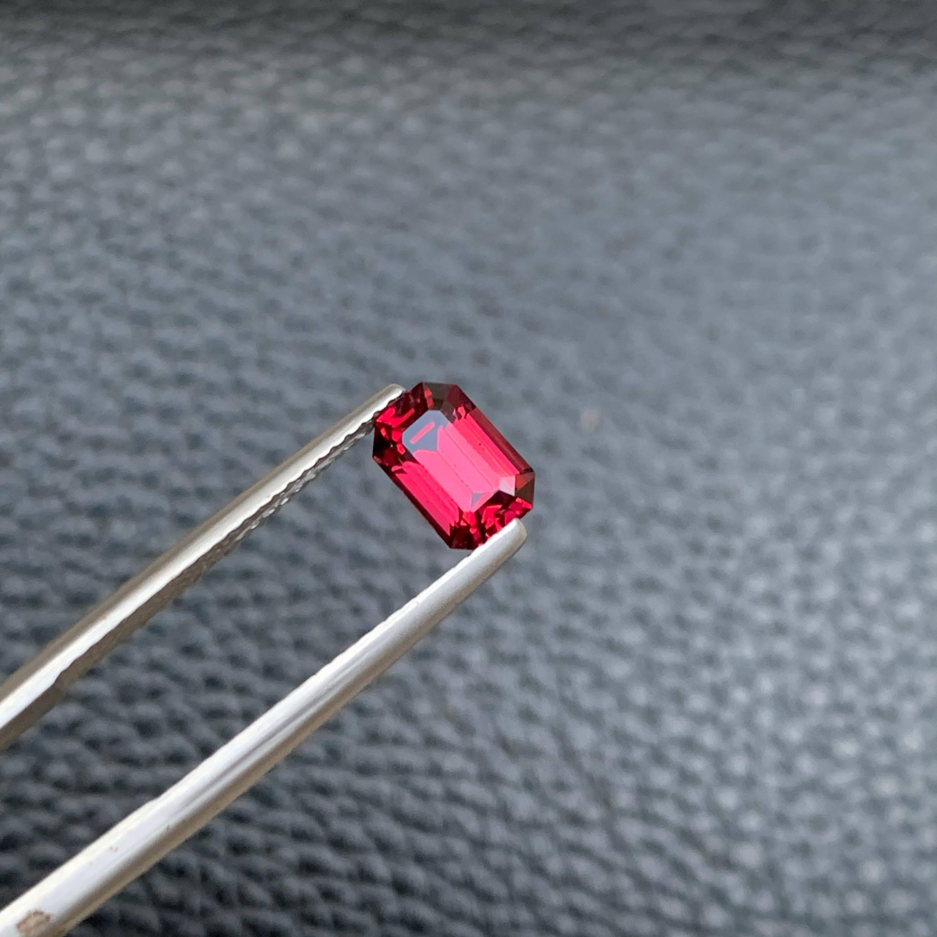 1,50 Karat natürlicher loser roter Granat Stein Smaragdschliff tansanischer Edelstein im Angebot 2