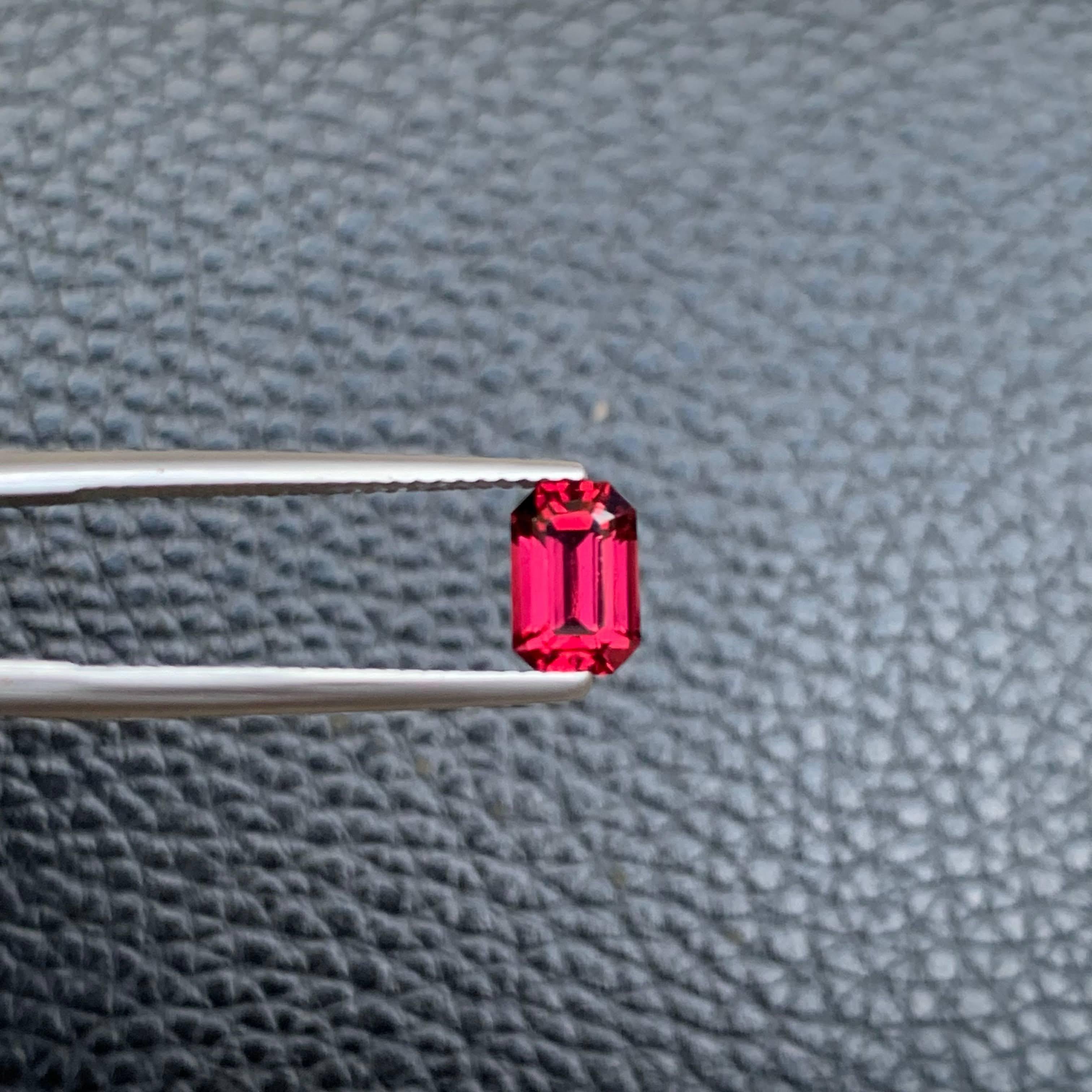 1,50 Karat natürlicher loser roter Granat Stein Smaragdschliff tansanischer Edelstein im Angebot 3