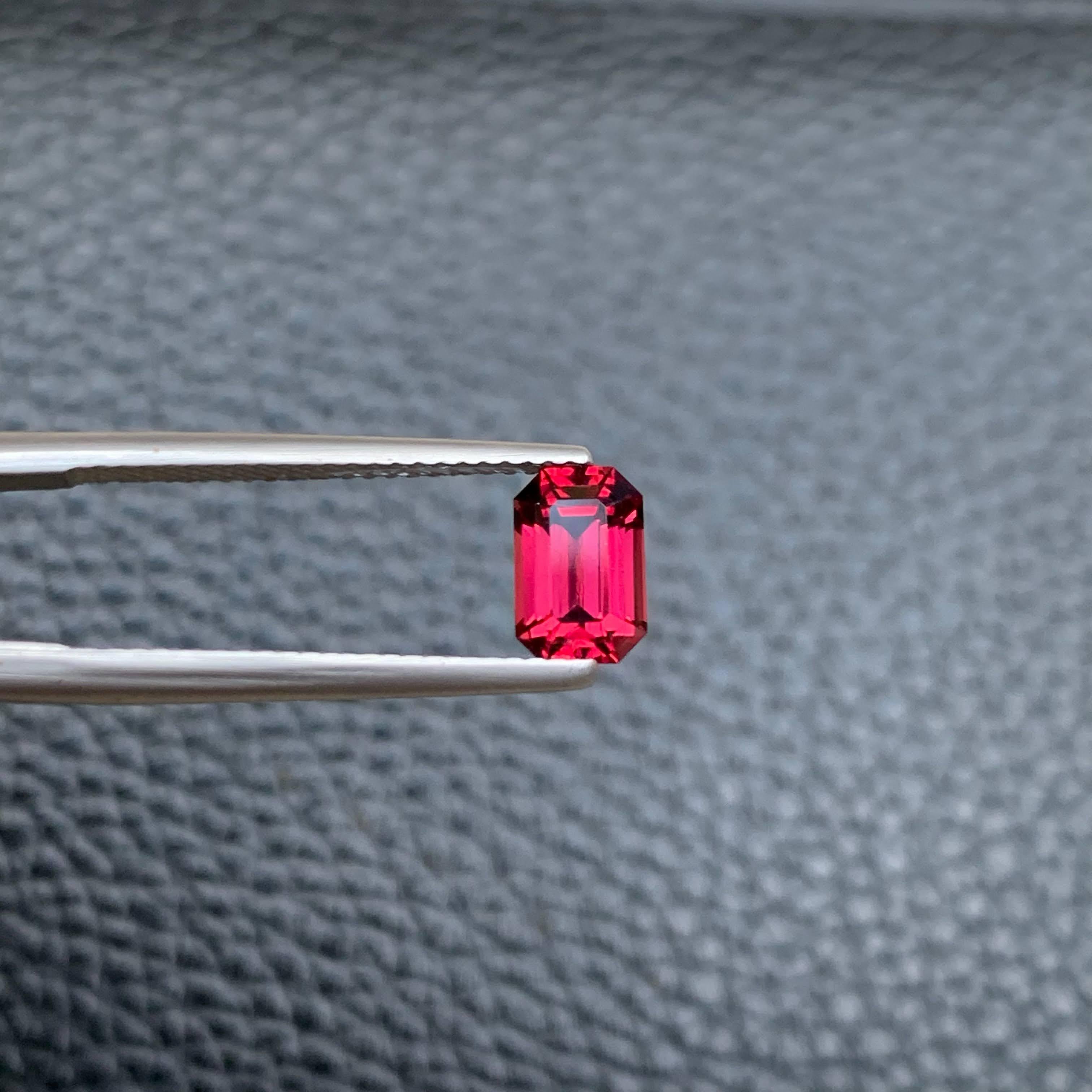 1,50 Karat natürlicher loser roter Granat Stein Smaragdschliff tansanischer Edelstein im Angebot 4