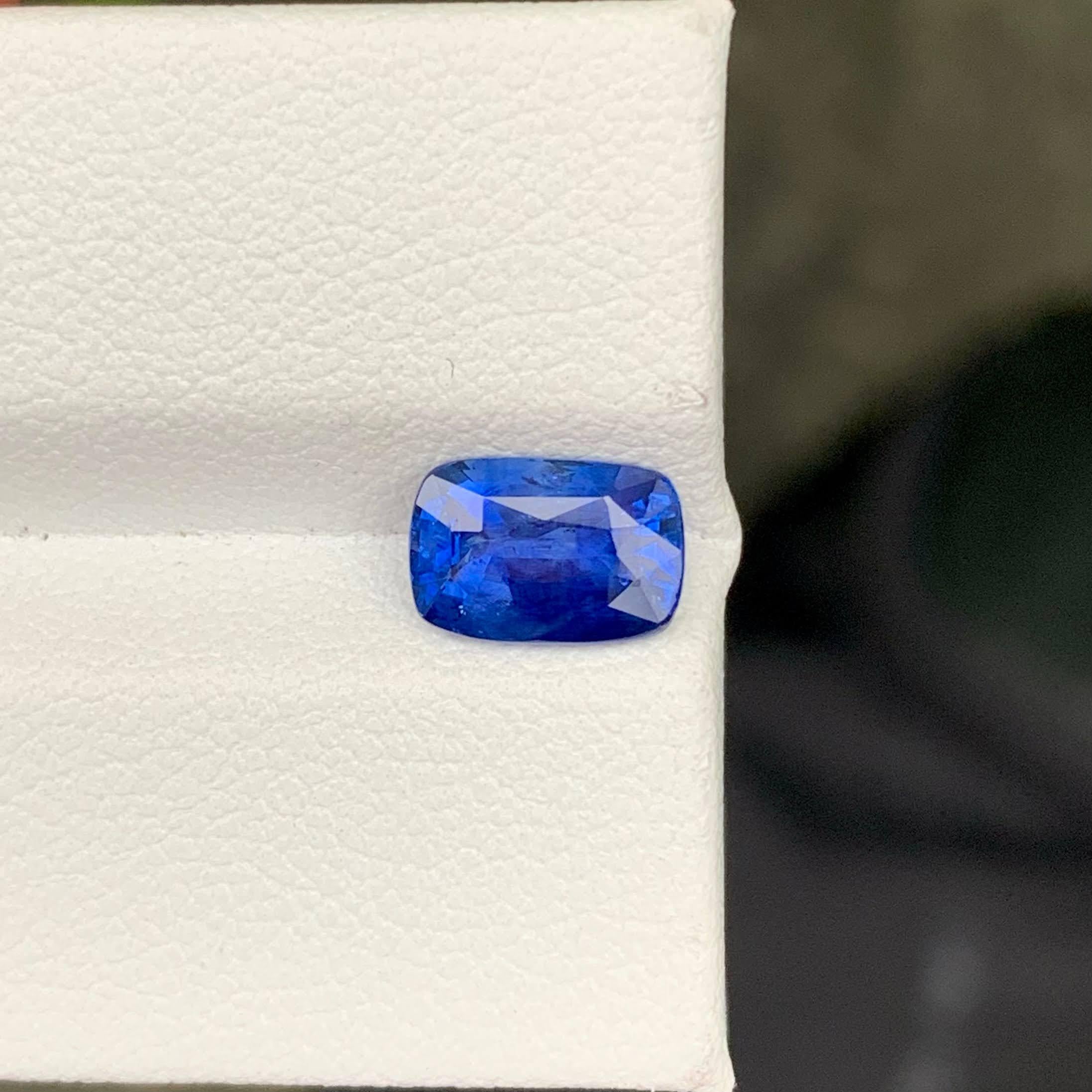 Taille coussin 1.50 Carat Natural Loose Royal Blue Sapphire Cushion Cut Sri Lankan Gemstone en vente