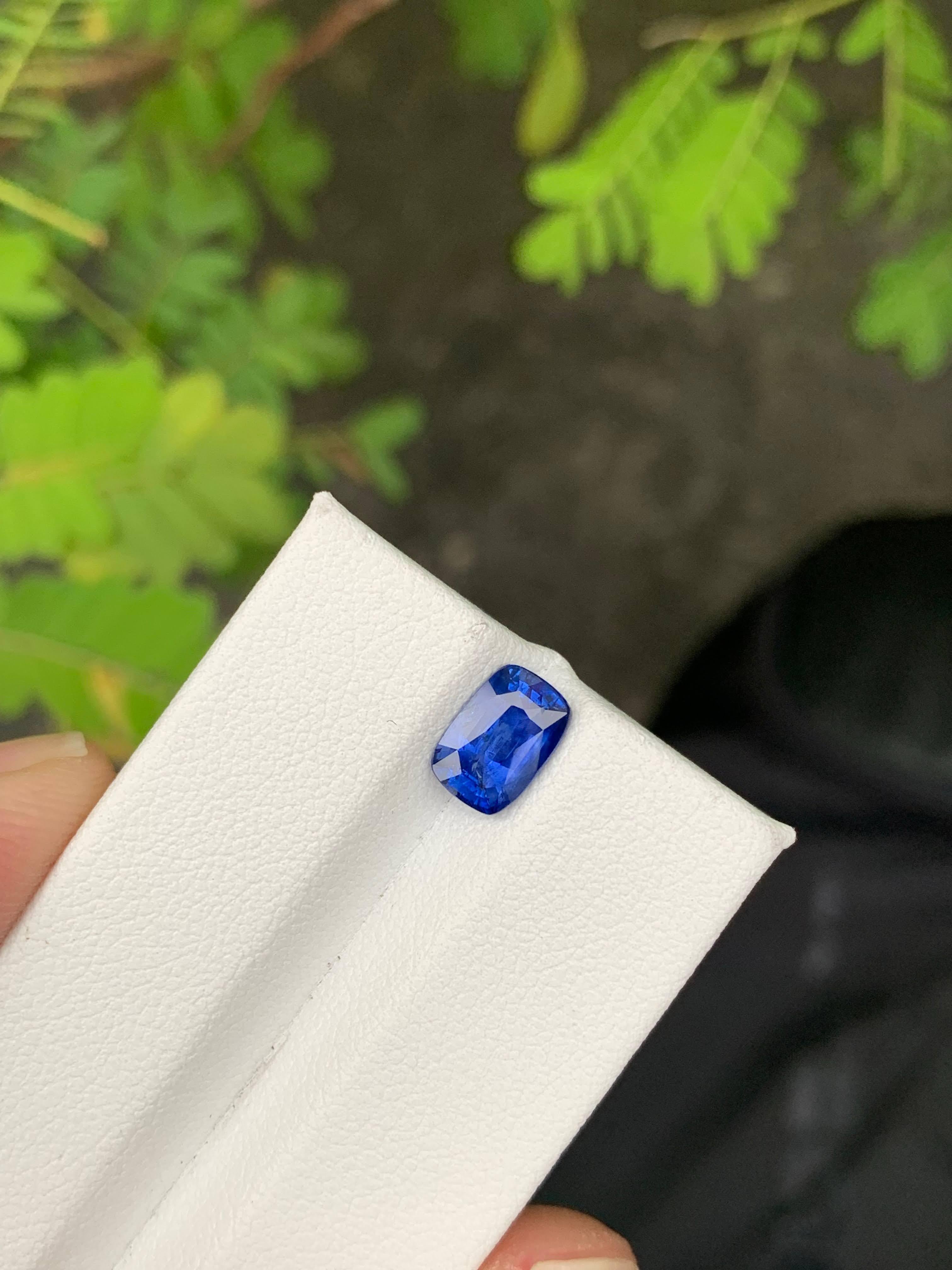 1.50 Carat Natural Loose Royal Blue Sapphire Cushion Cut Sri Lankan Gemstone Unisexe en vente