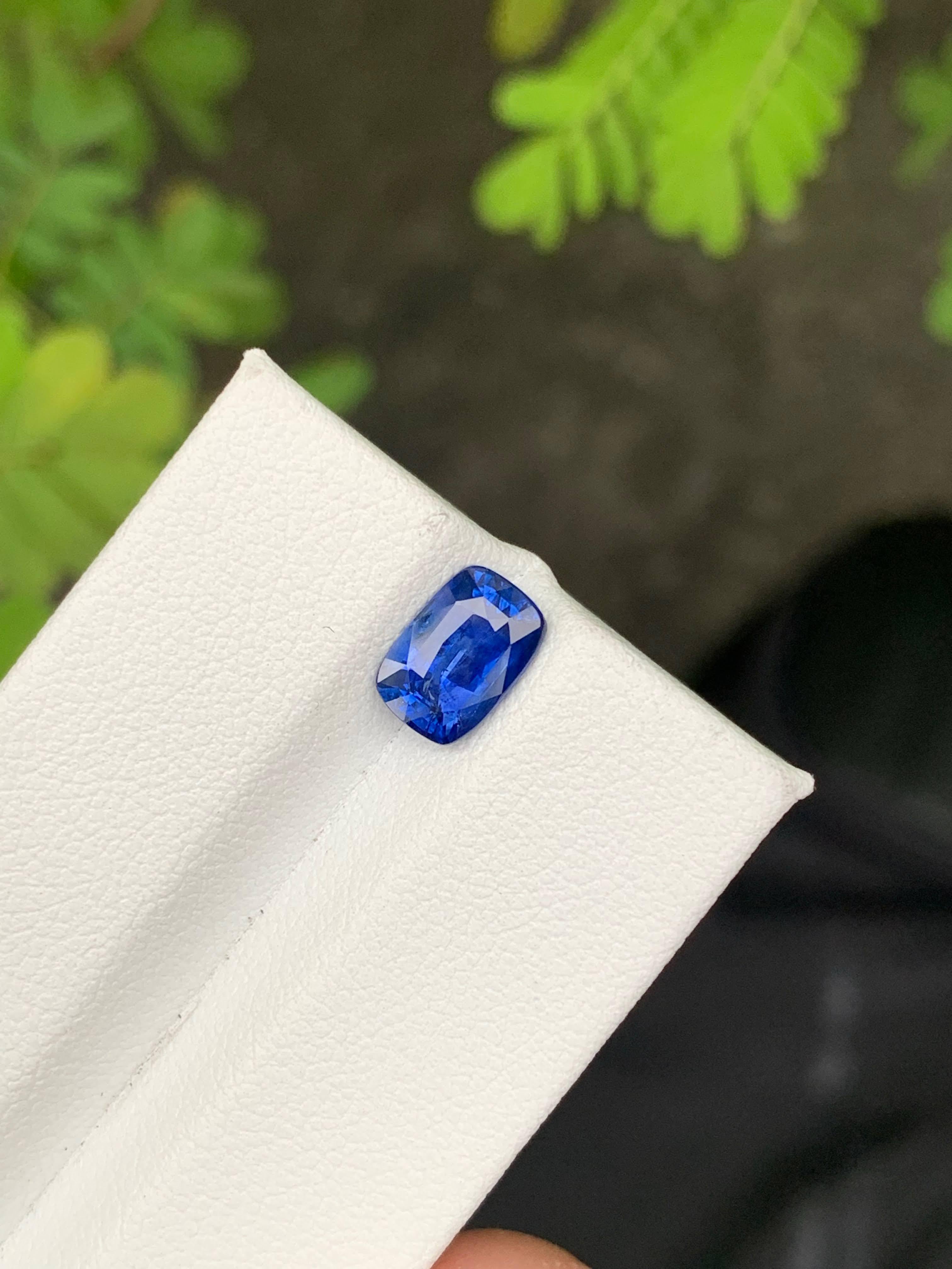1.50 Carat Natural Loose Royal Blue Sapphire Cushion Cut Sri Lankan Gemstone en vente 1