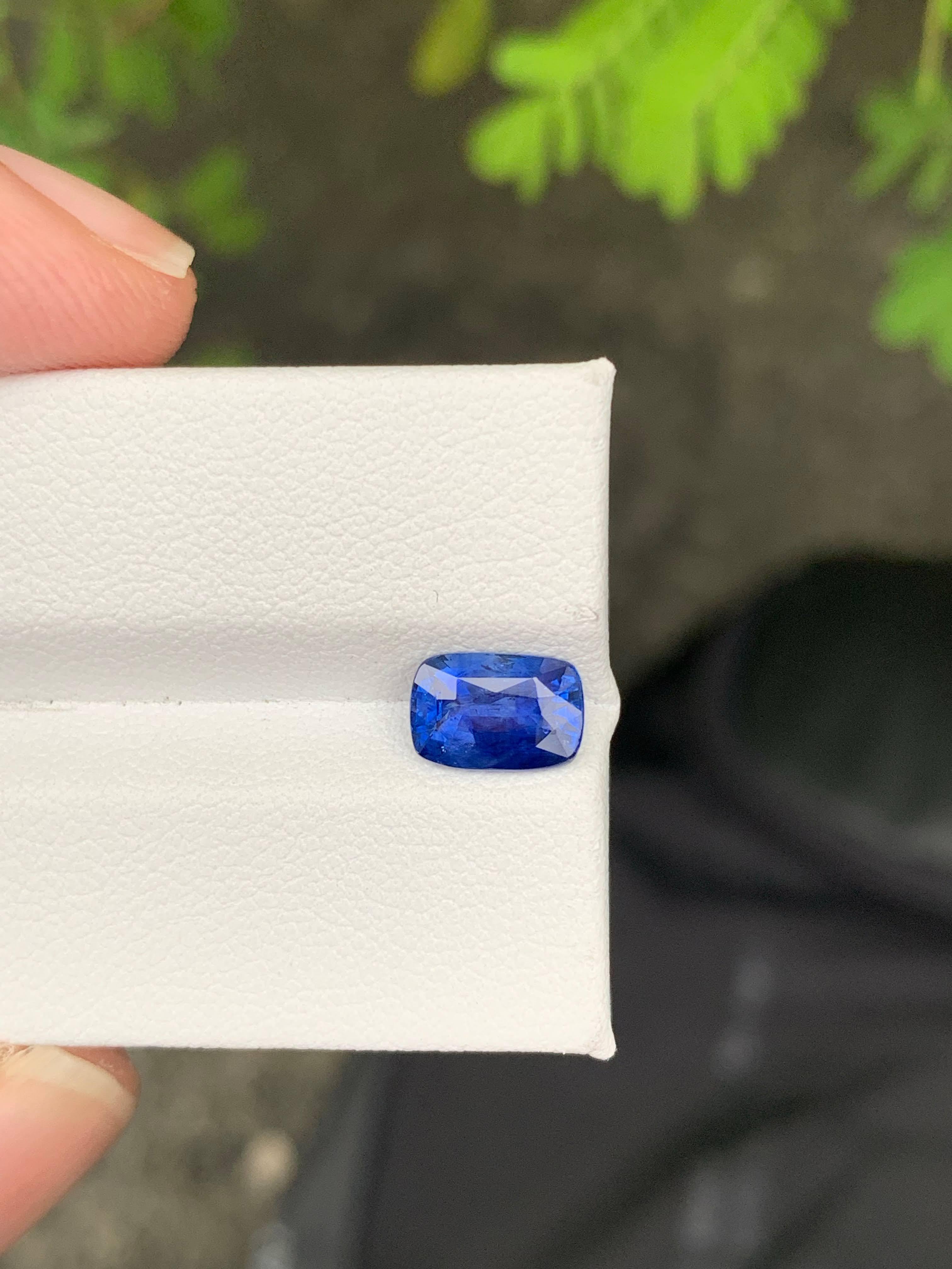 1.50 Carat Natural Loose Royal Blue Sapphire Cushion Cut Sri Lankan Gemstone en vente 3