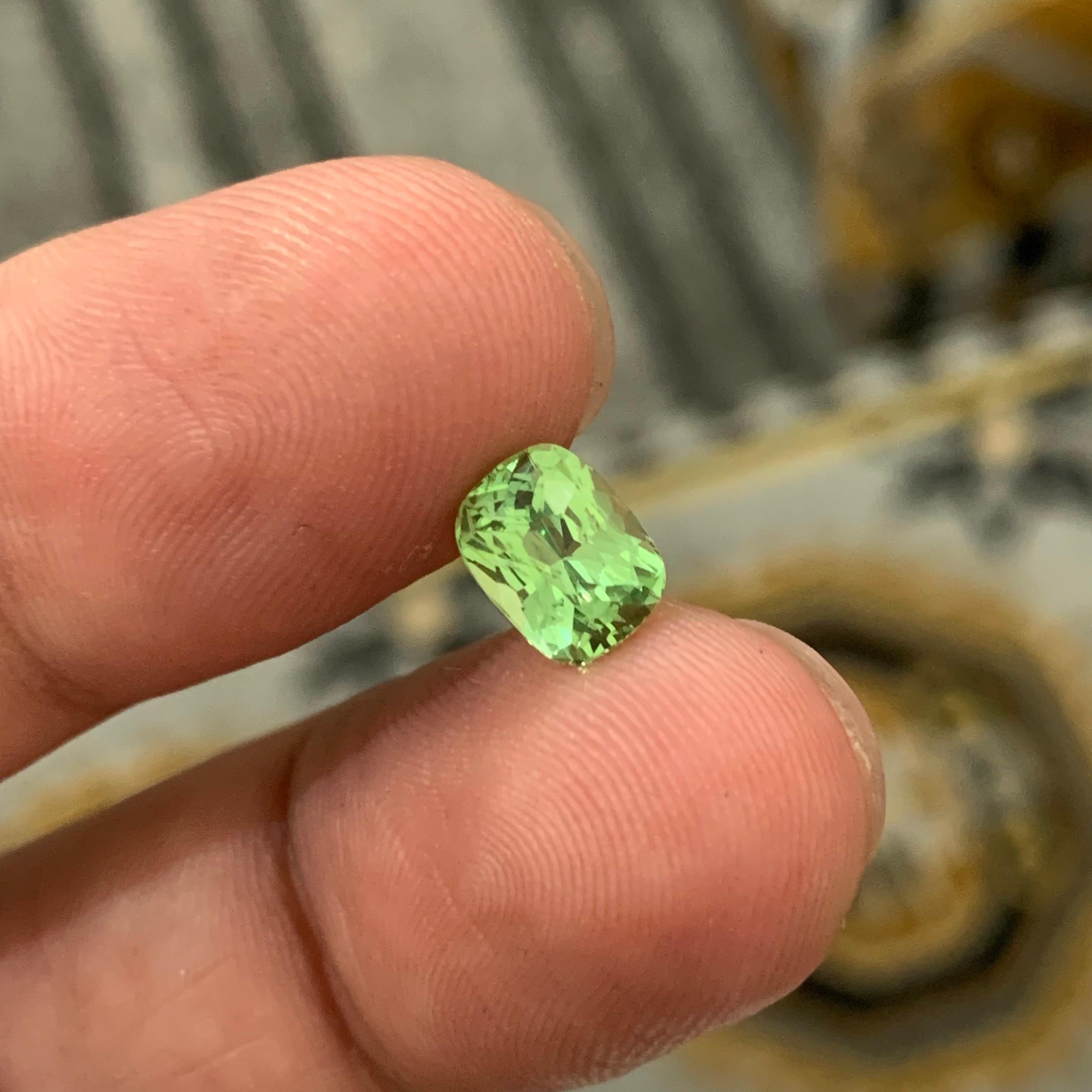 1.50 Carat Natural Loose Tsavorite Garnet Cushion Shape Gemstone In New Condition For Sale In Peshawar, PK