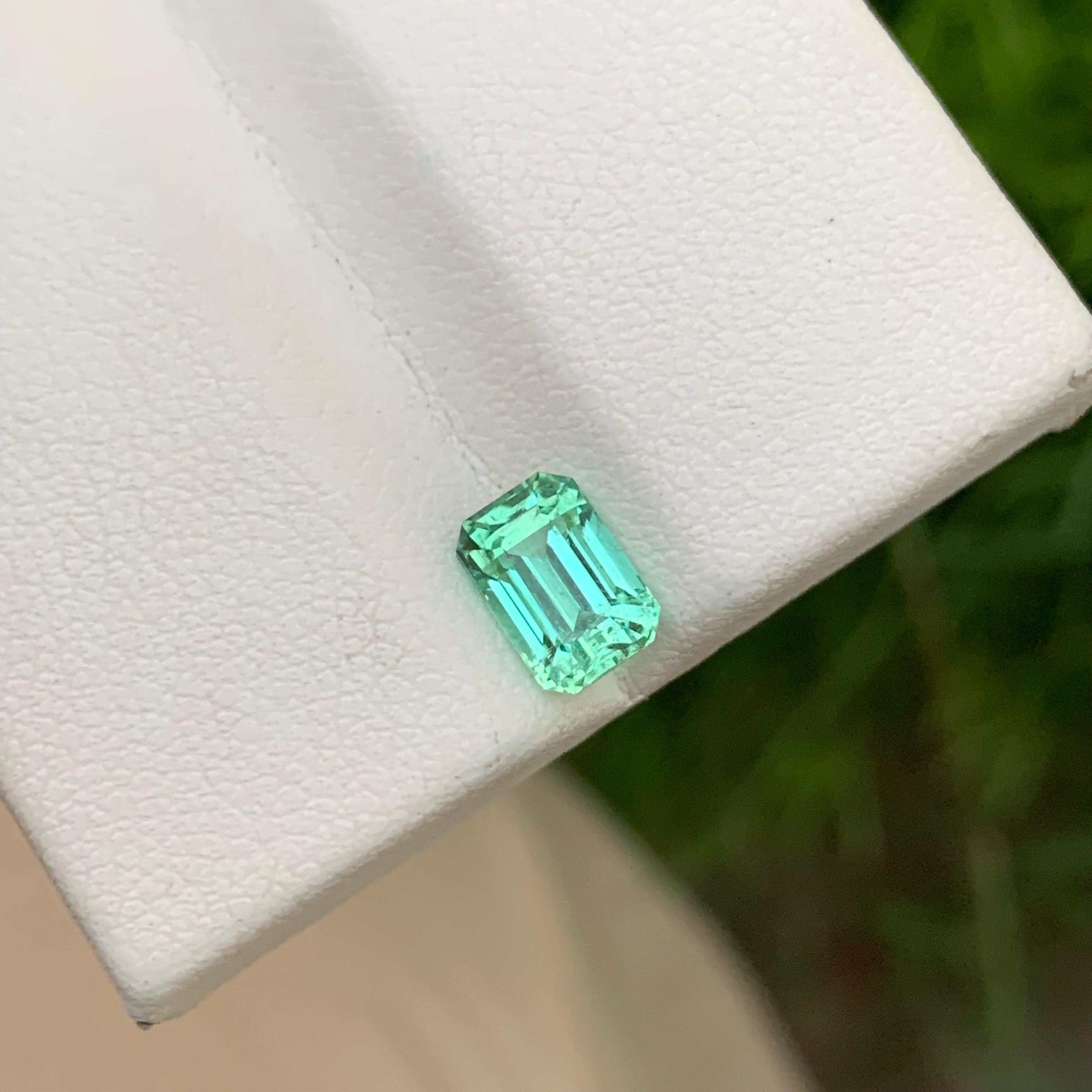 Women's or Men's 1.50 Carat Natural Vibrant Green Loose Tourmaline Ring Gem Emerald Shape  For Sale