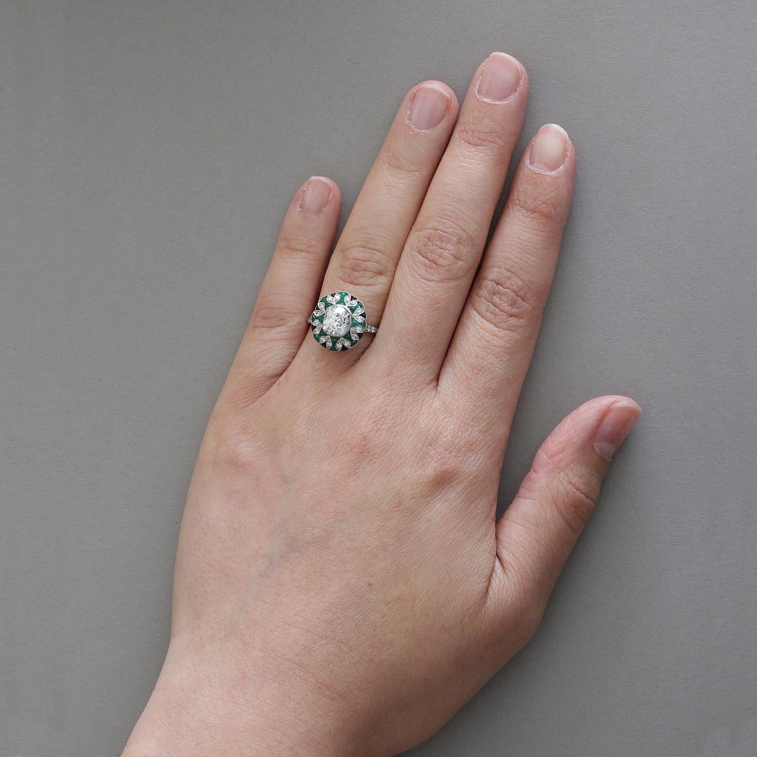 Art Deco 1.50 Carat Old Mine Cut Diamond Emerald Platinum Engagement Ring For Sale