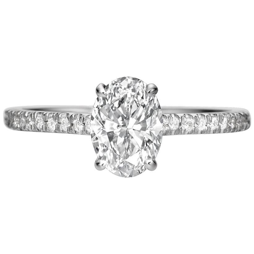 1.50 Carat Oval Cut Diamond Engagement Ring on 18 Karat White Gold im Angebot