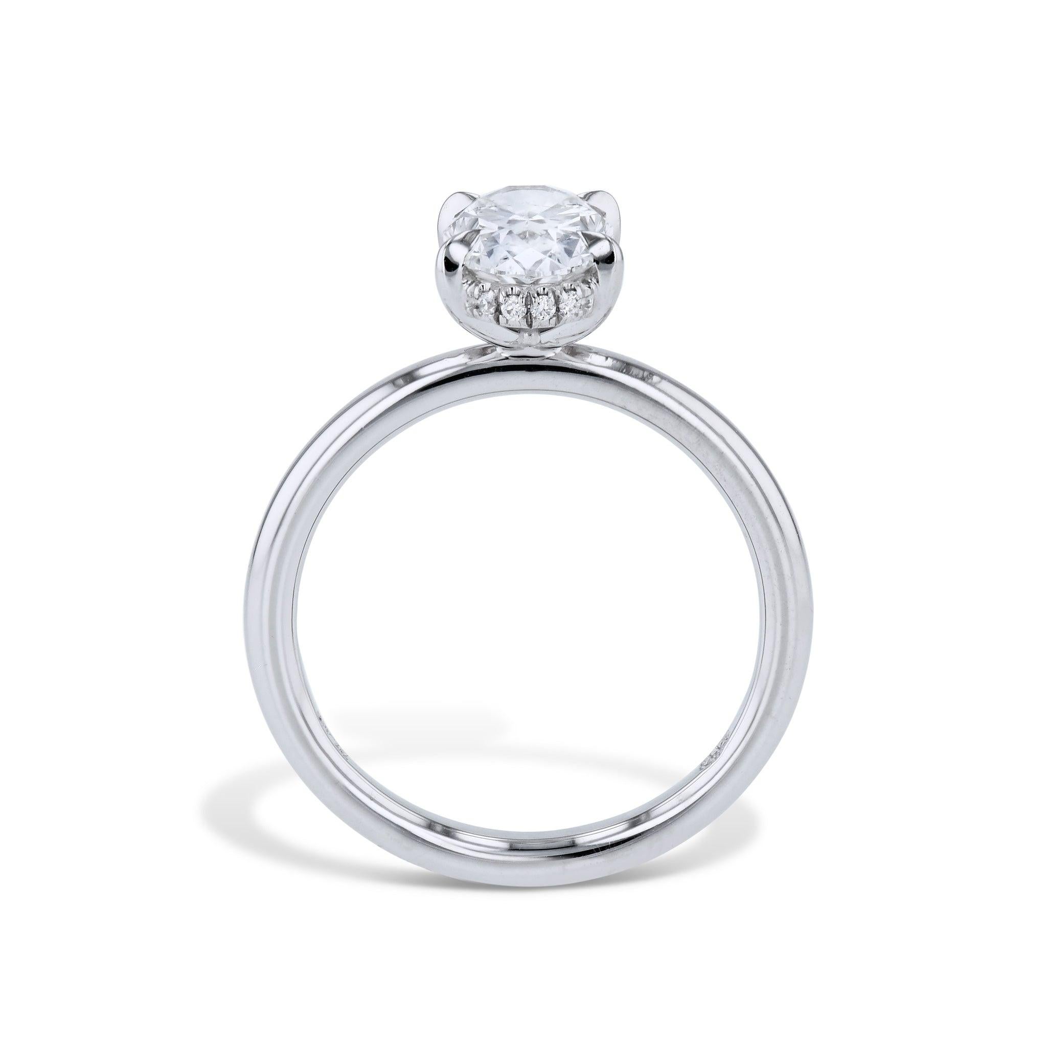 Modern 1.50 Carat Oval Diamond Platinum Engagement Ring For Sale