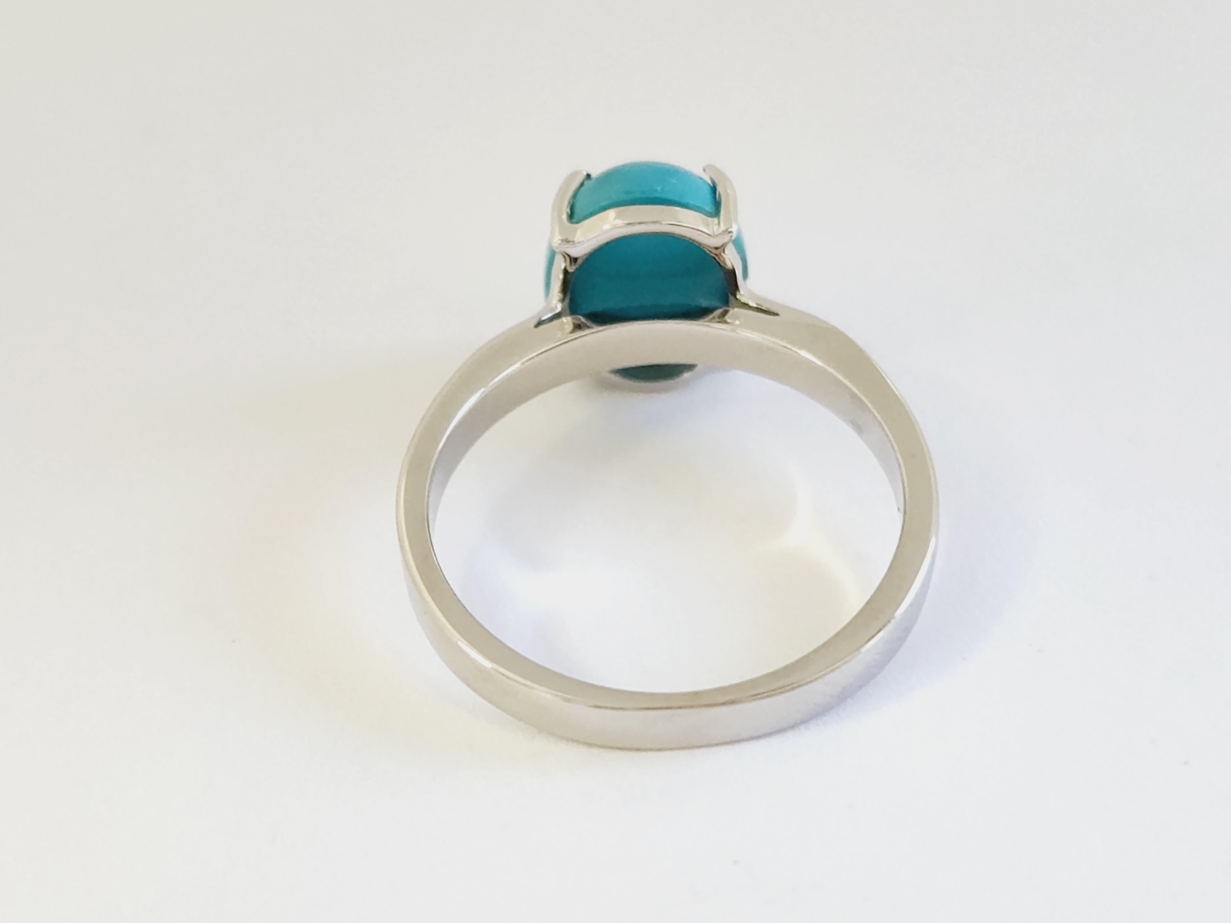 Women's 1.50 Carat Oval Shape Turquoise 14 Karat White Gold Ring For Sale
