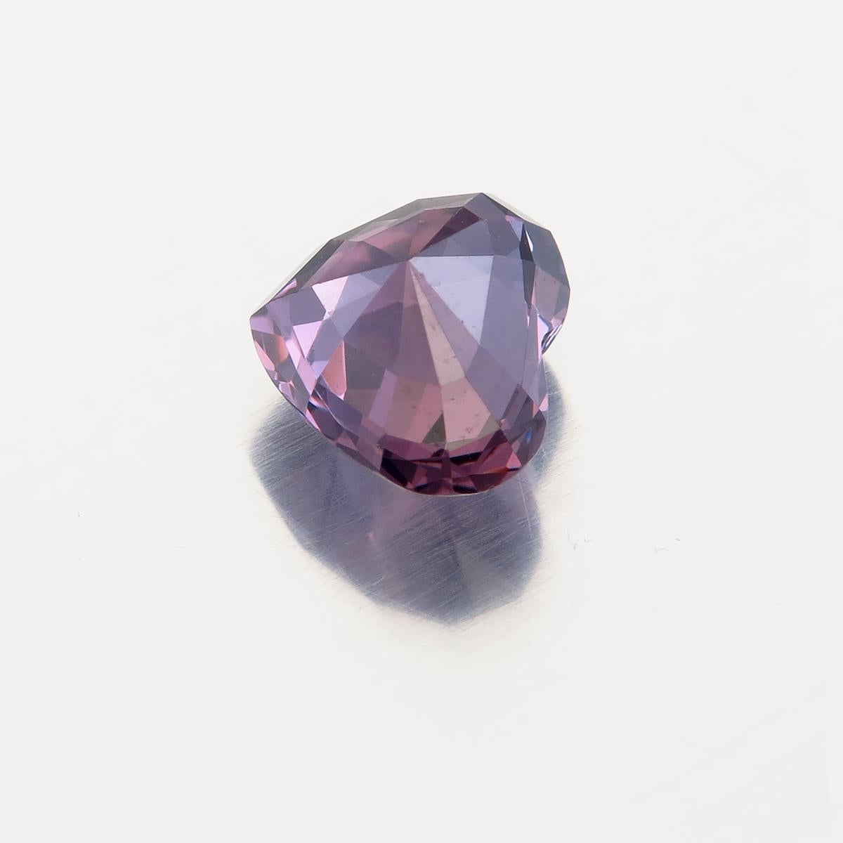1.50 Carat Pinkish Purple Spinel Lotus Certified In New Condition For Sale In Hua Hin, TH