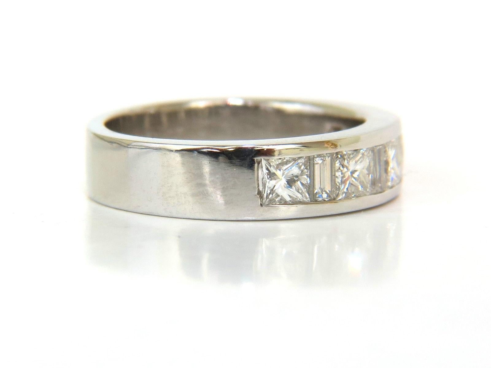 1.50 Carat Platinum Princess and Baguette Diamond Ring H/VS Band In New Condition For Sale In New York, NY