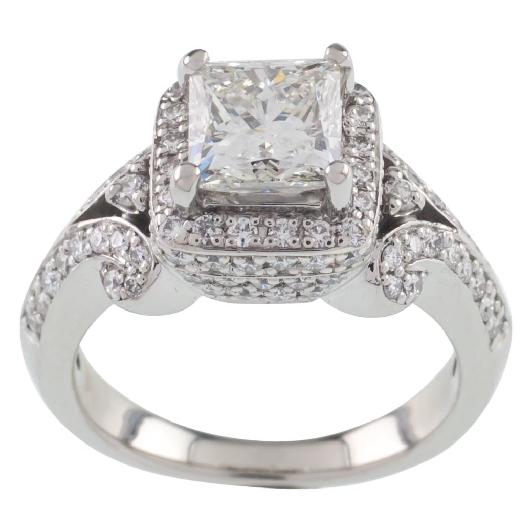 Bague solitaire en platine avec diamant taille princesse de 1,50 carat et pierres d'accentuation
