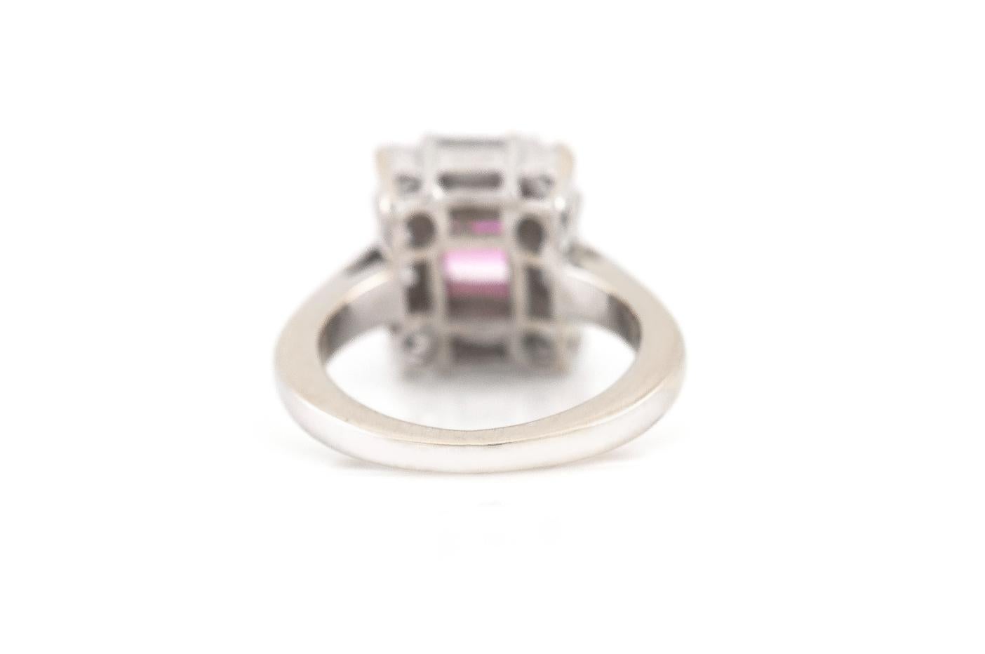 Taglio princess Anello con zaffiro rosa taglio principessa da 1,50 carati e diamanti in vendita