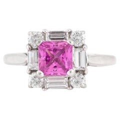Anello con zaffiro rosa taglio principessa da 1,50 carati e diamanti