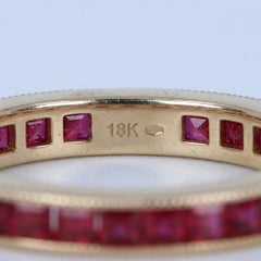 Alliance « Eternity » en or jaune 18 carats sertie d'un rubis de 1,50 carat taille princesse, par OGI