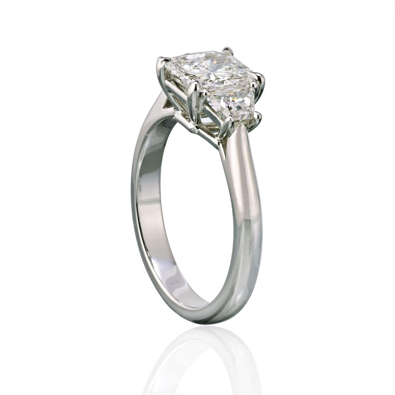 This stunning three stone Radiant Cut Diamond Engagement Ring features a 1.50 carat center diamond and is flanked by two trapezoid cut diamonds of 0.65cttw. It's an exquisite take on a classic design.
Center diamond is an H color and SI2 clarity by