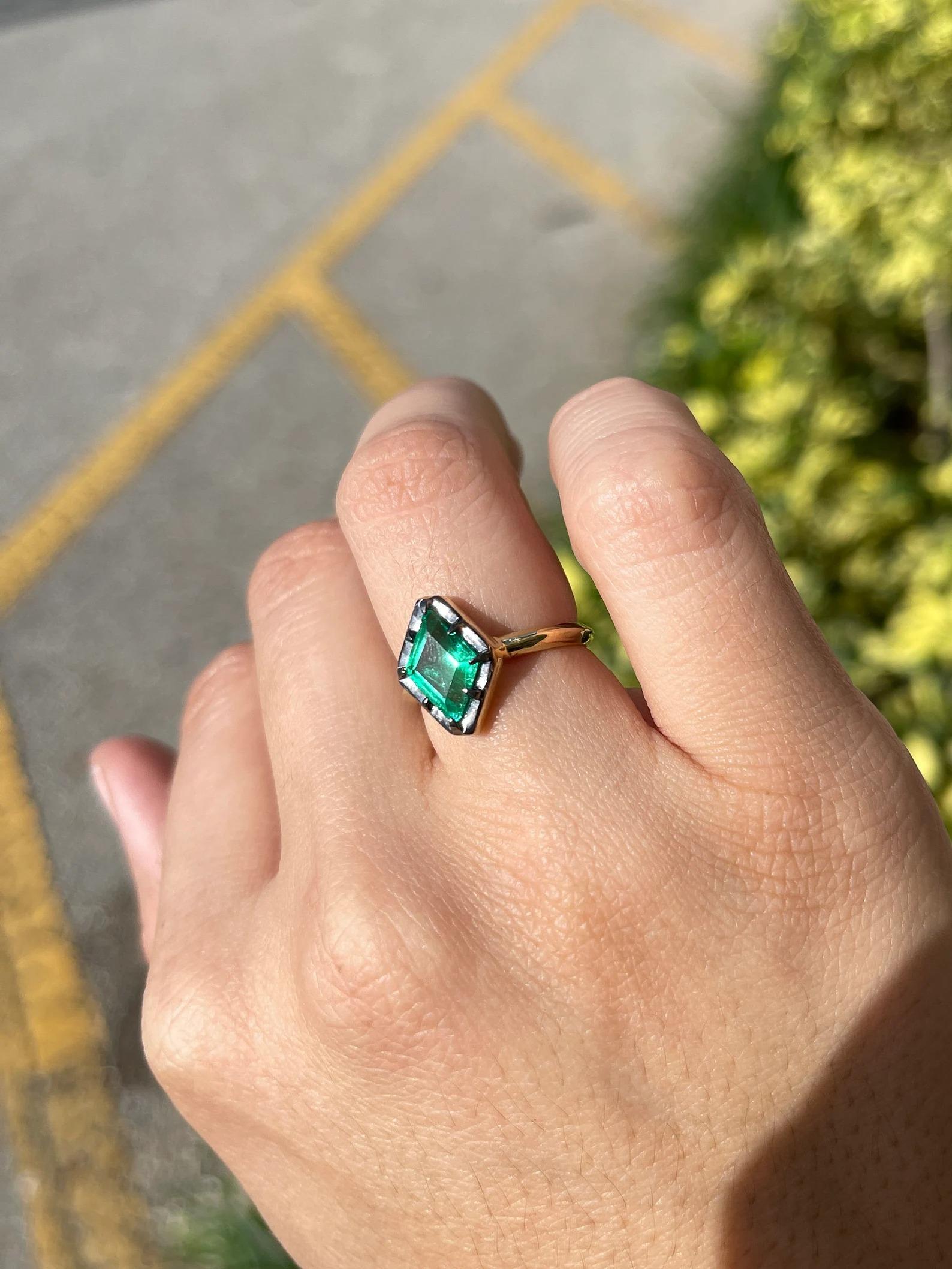 1.50 Carat Rare Colombian Emerald, Lozenge Cut Solitaire Eight Prong Ring 18K For Sale 2