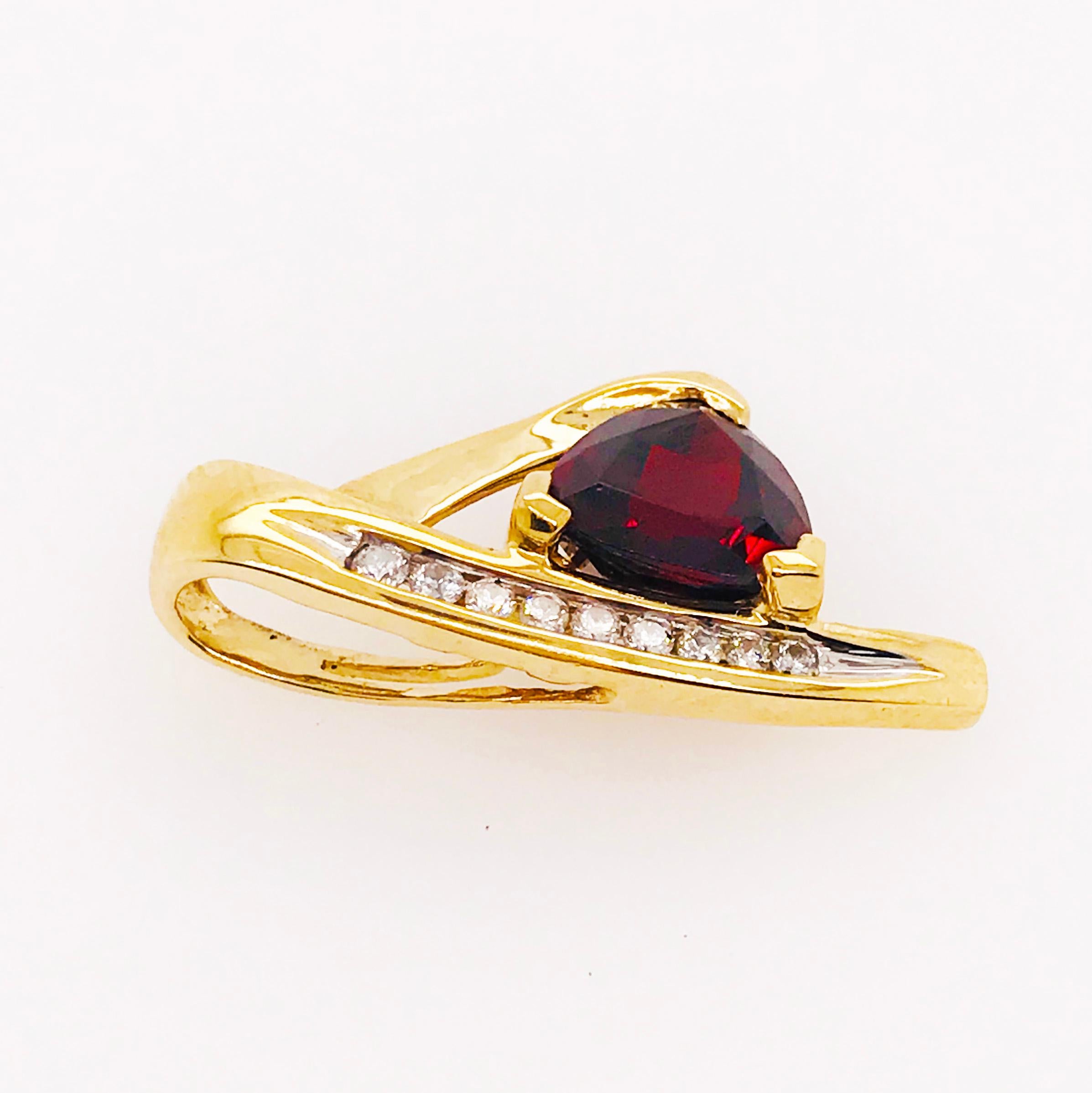 1.50 Carat Red Garnet and .10 Diamond Slide Pendant, Estate Piece in Yellow Gold In Excellent Condition In Austin, TX