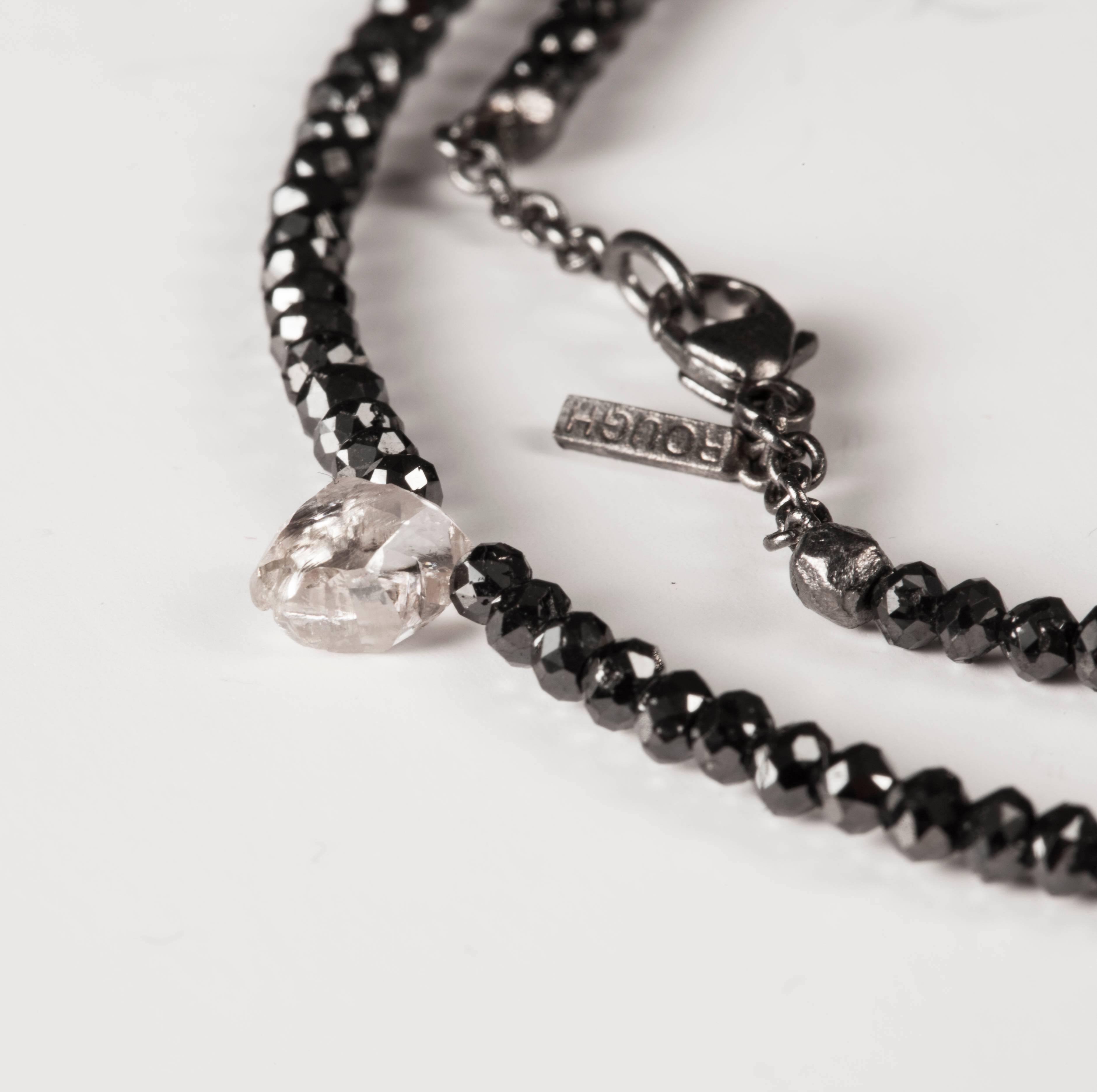1.50 Carat Rough White and 32.24 Carat Facetted Black Diamond Collier Necklace In New Condition For Sale In Copenhagen, DK