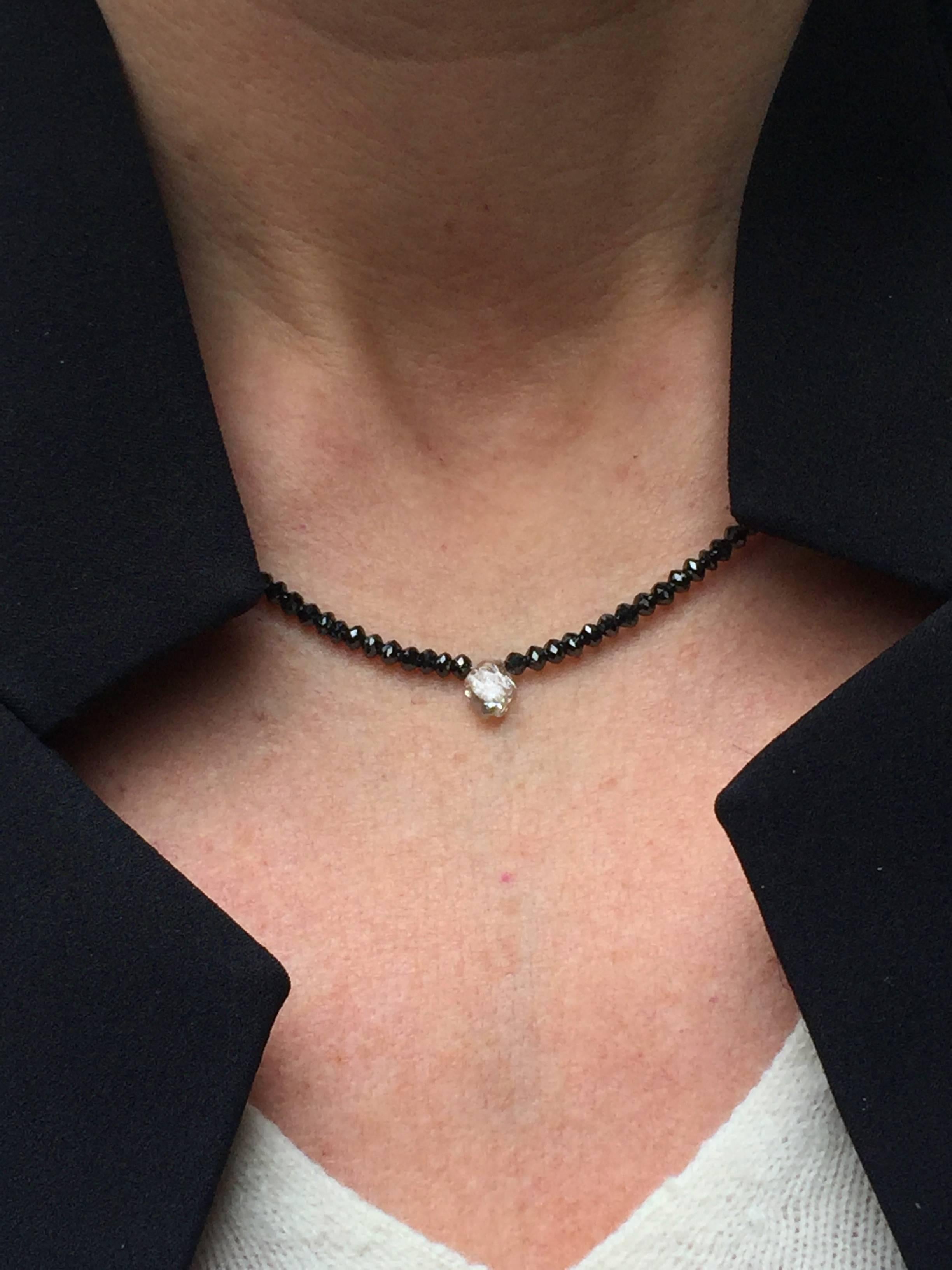 1.50 Carat Rough White and 32.24 Carat Facetted Black Diamond Collier Necklace For Sale 3