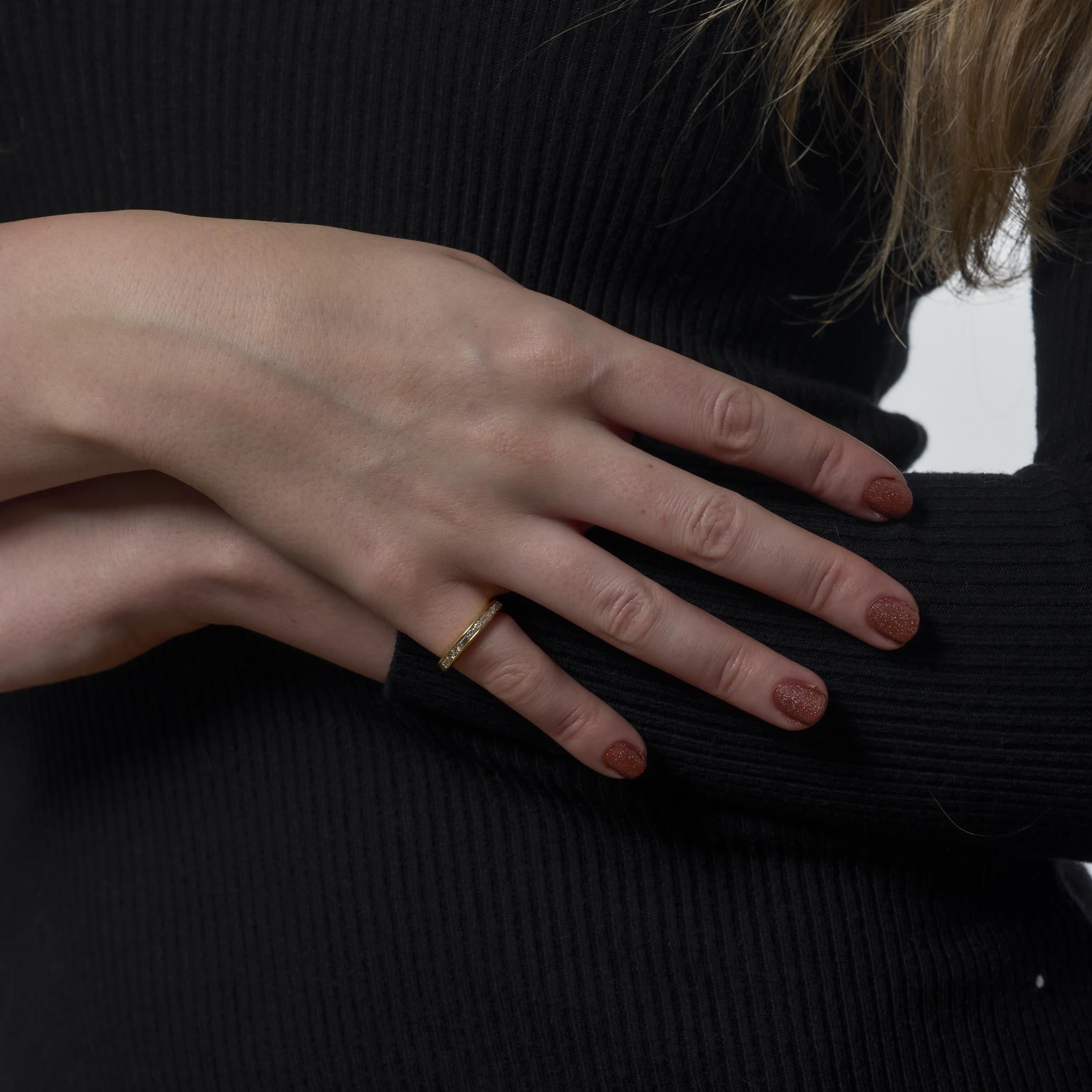1,50 Karat runder und Baguette-Diamant 18k Gelbgold Ewigkeitsring (Baguetteschliff) im Angebot