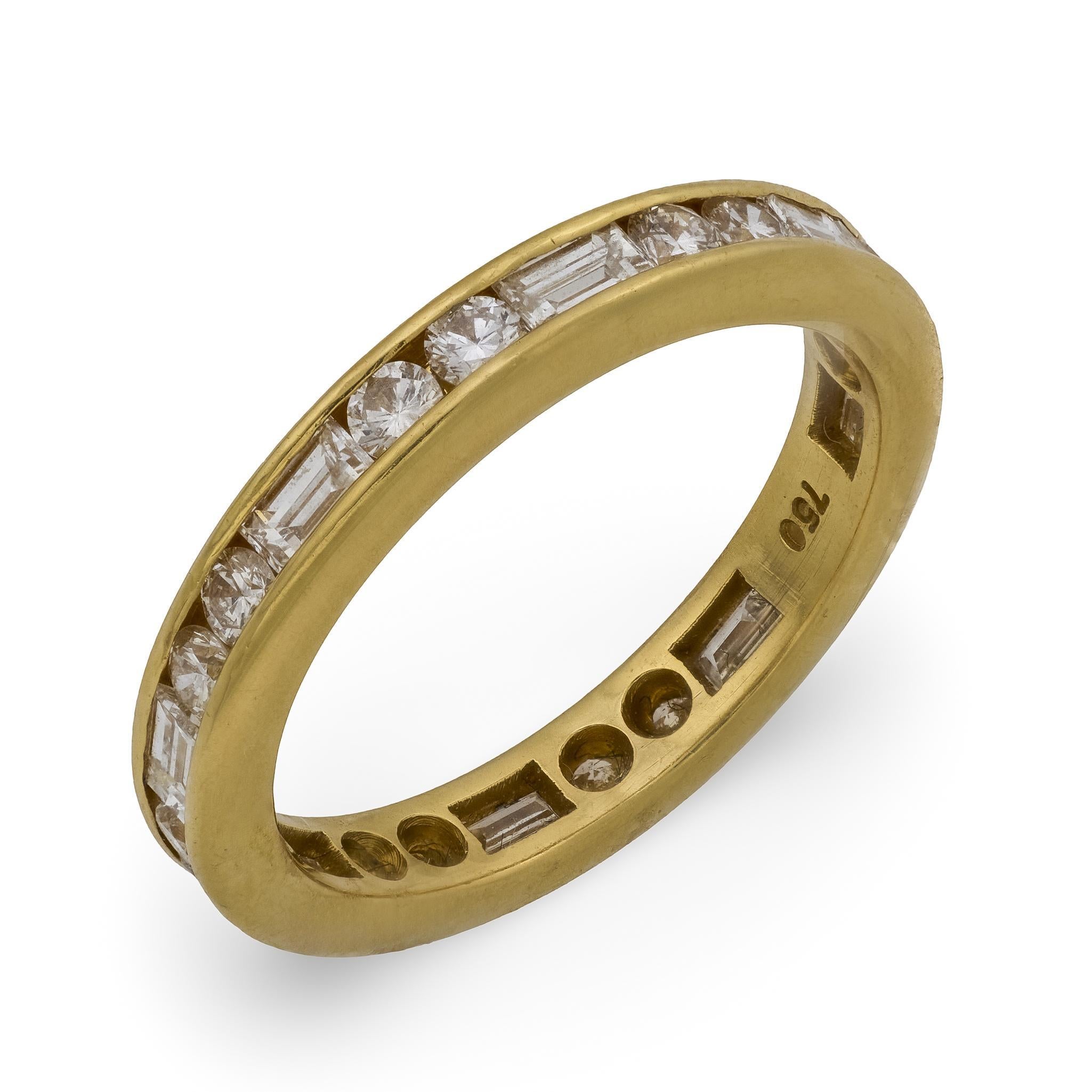 1,50 Karat runder und Baguette-Diamant 18k Gelbgold Ewigkeitsring im Zustand „Gut“ im Angebot in Beverly Hills, CA