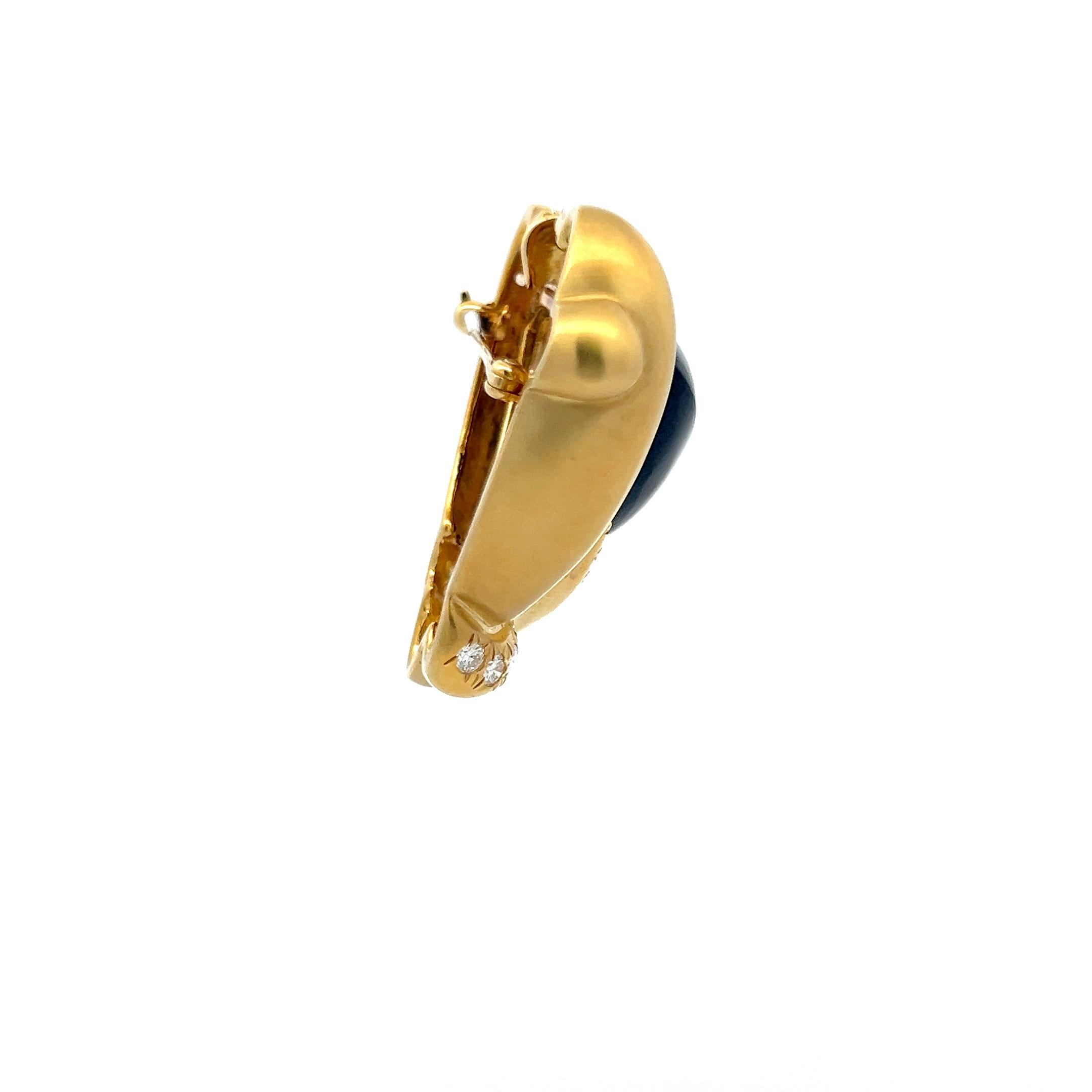 1.50 Carat Round Brilliant F VS1 Diamond 18 Karat Yellow Gold Pendant In Good Condition For Sale In New York, NY