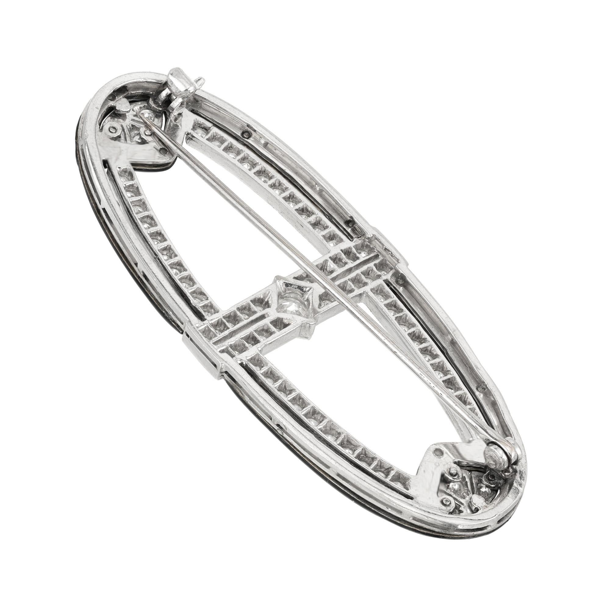1.50 Carat Round Diamond Black Enamel Platinum White Gold Art Deco Brooch (Broche Art Déco) Bon état - En vente à Stamford, CT
