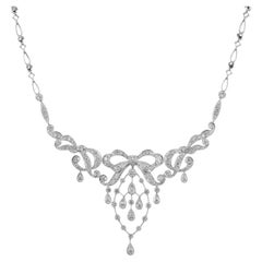 Collier pendentif nœud papillon en or blanc avec diamants ronds de 1,50 carat