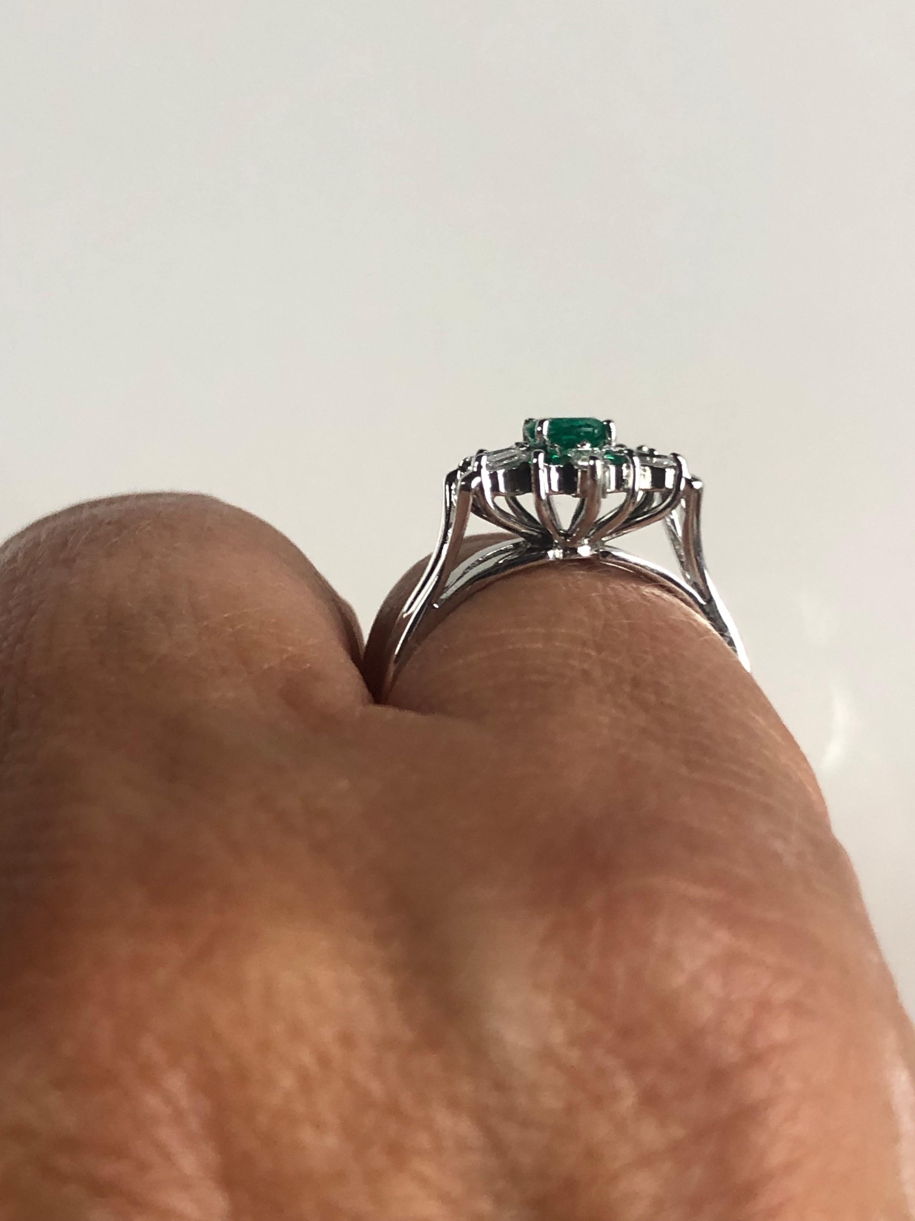 1.50 Carat Round Natural Colombian Emerald Diamond Cocktail Ring For Sale 5