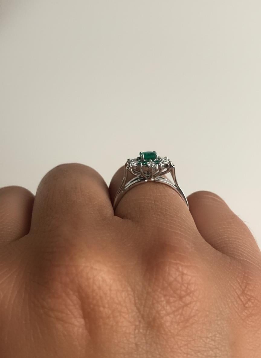 Bague cocktail en diamants et émeraude naturelle colombienne ronde de 1,50 carat en vente 9