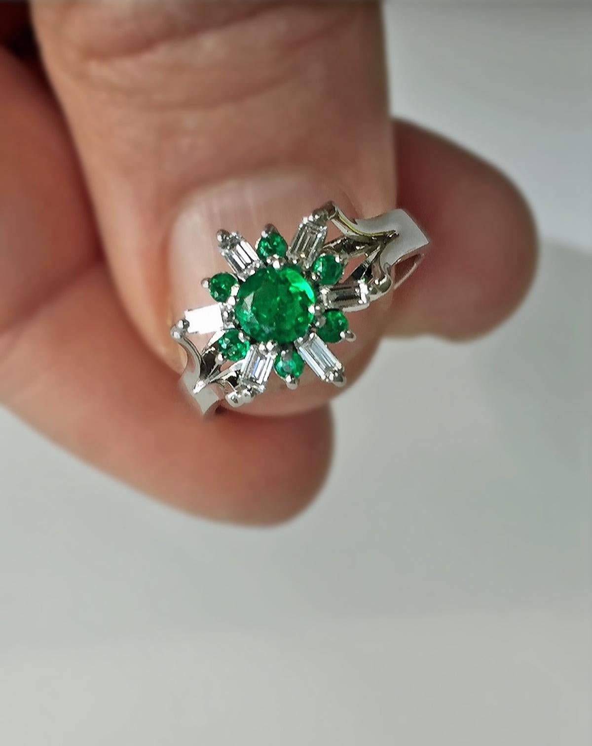 1.50 Carat Round Natural Colombian Emerald Diamond Cocktail Ring For Sale 1
