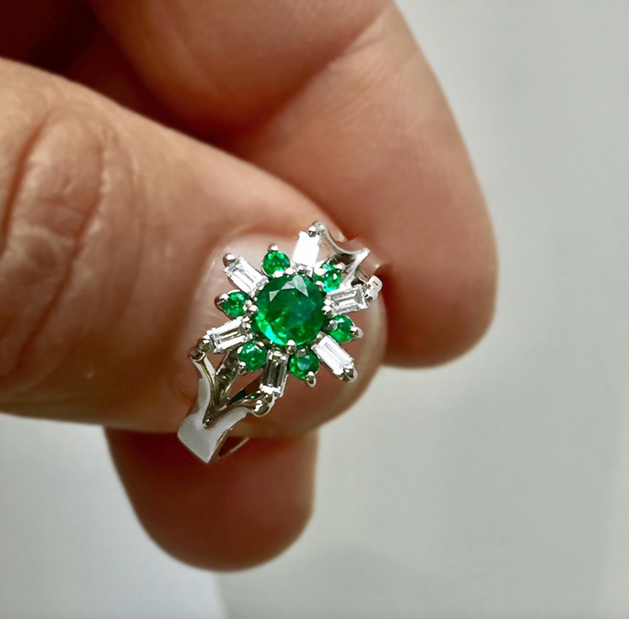 1.50 Carat Round Natural Colombian Emerald Diamond Cocktail Ring For Sale 4