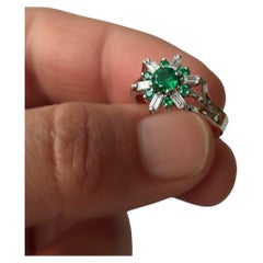 1,50 Karat runder natürlicher kolumbianischer Smaragd-Diamant-Cocktailring