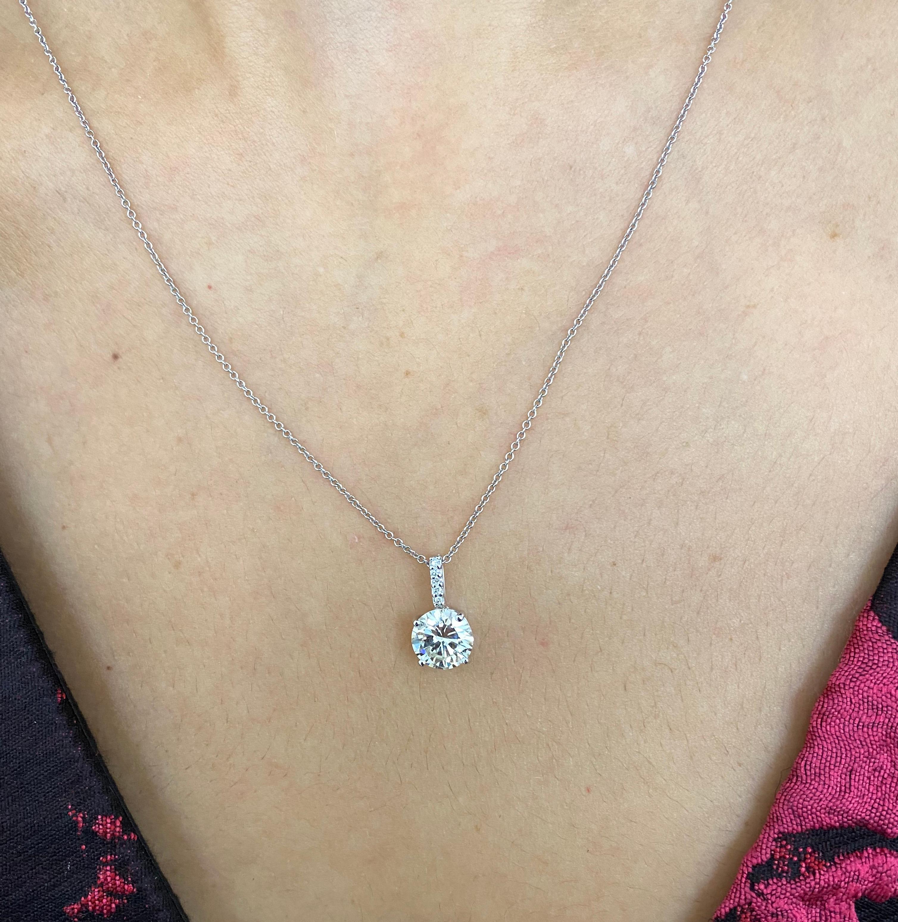 single diamond pendant necklace