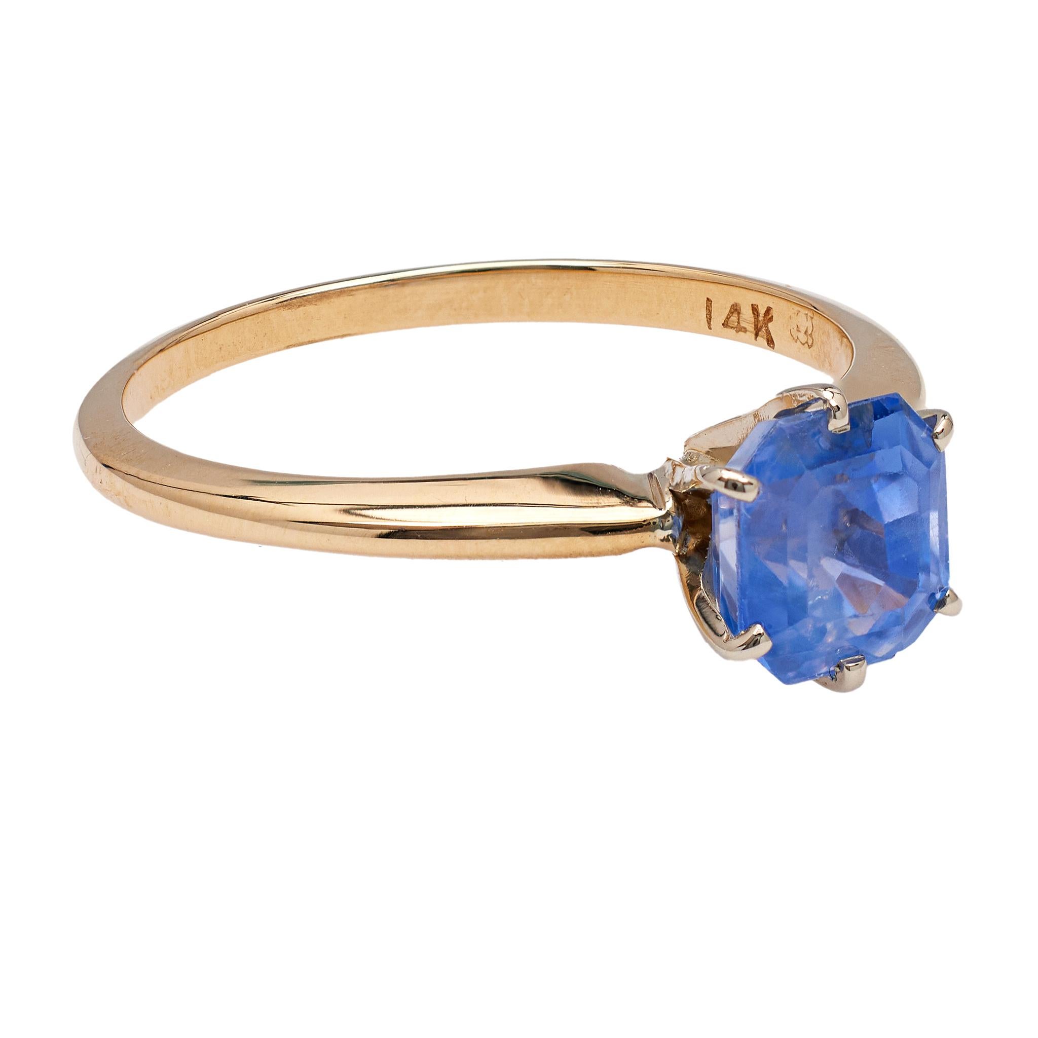 Women's or Men's 1.50 Carat Sapphire 14k Yellow Gold Solitaire Ring For Sale