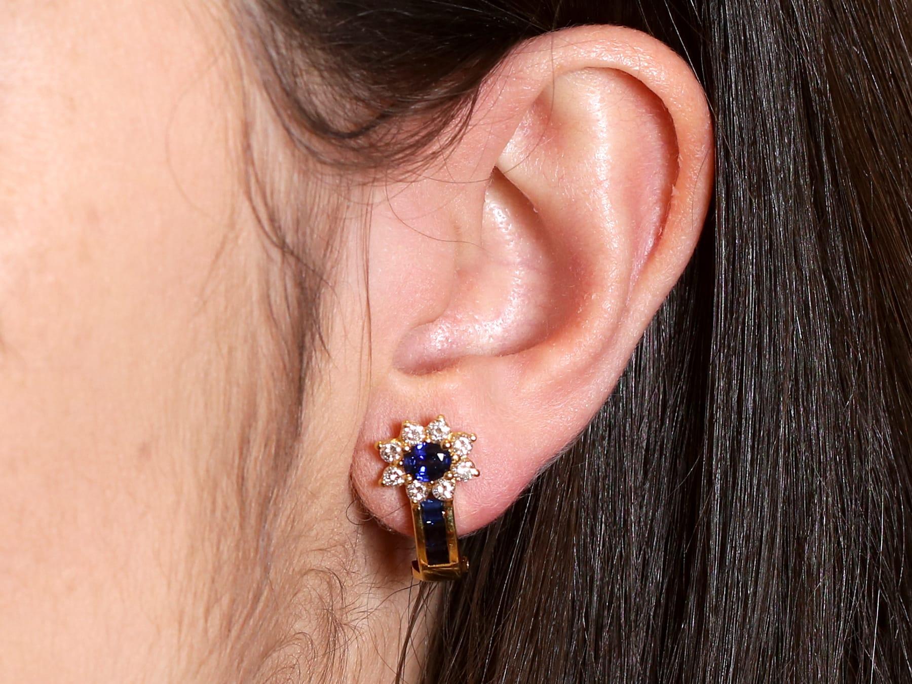 Boucles d'oreilles en or jaune 18 carats avec saphirs de 1,50 carat et diamants de 0,68 carat, c. 1980 en vente 6