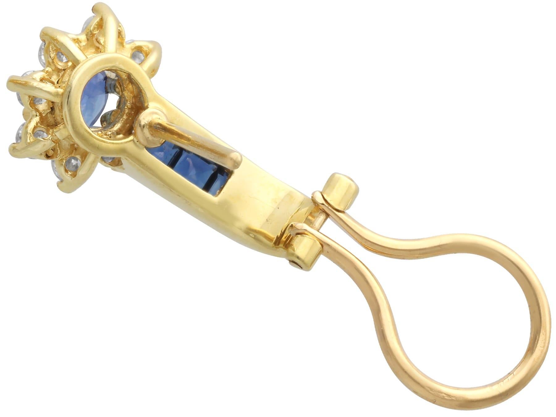 Boucles d'oreilles en or jaune 18 carats avec saphirs de 1,50 carat et diamants de 0,68 carat, c. 1980 en vente 2