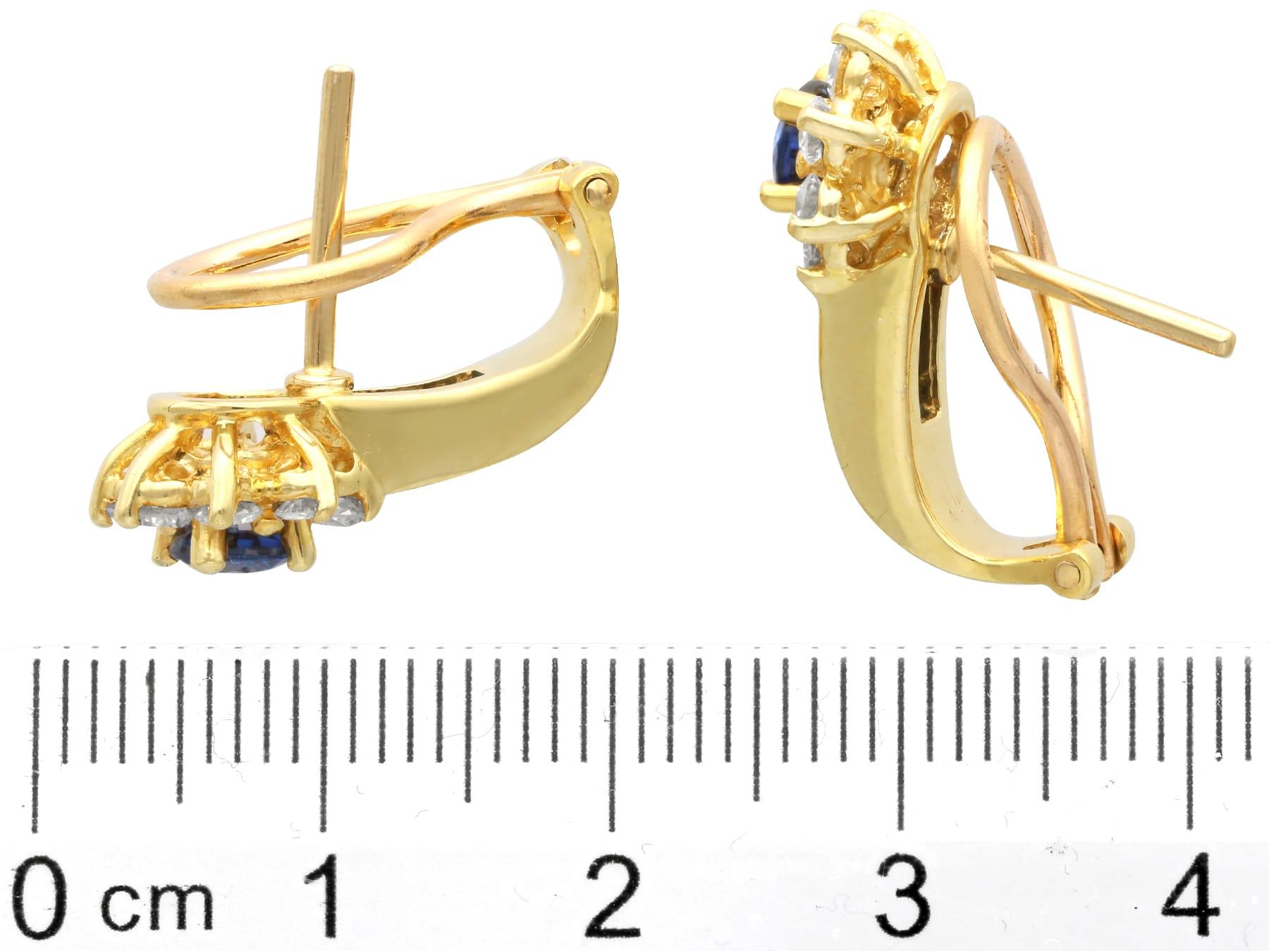 Boucles d'oreilles en or jaune 18 carats avec saphirs de 1,50 carat et diamants de 0,68 carat, c. 1980 en vente 3