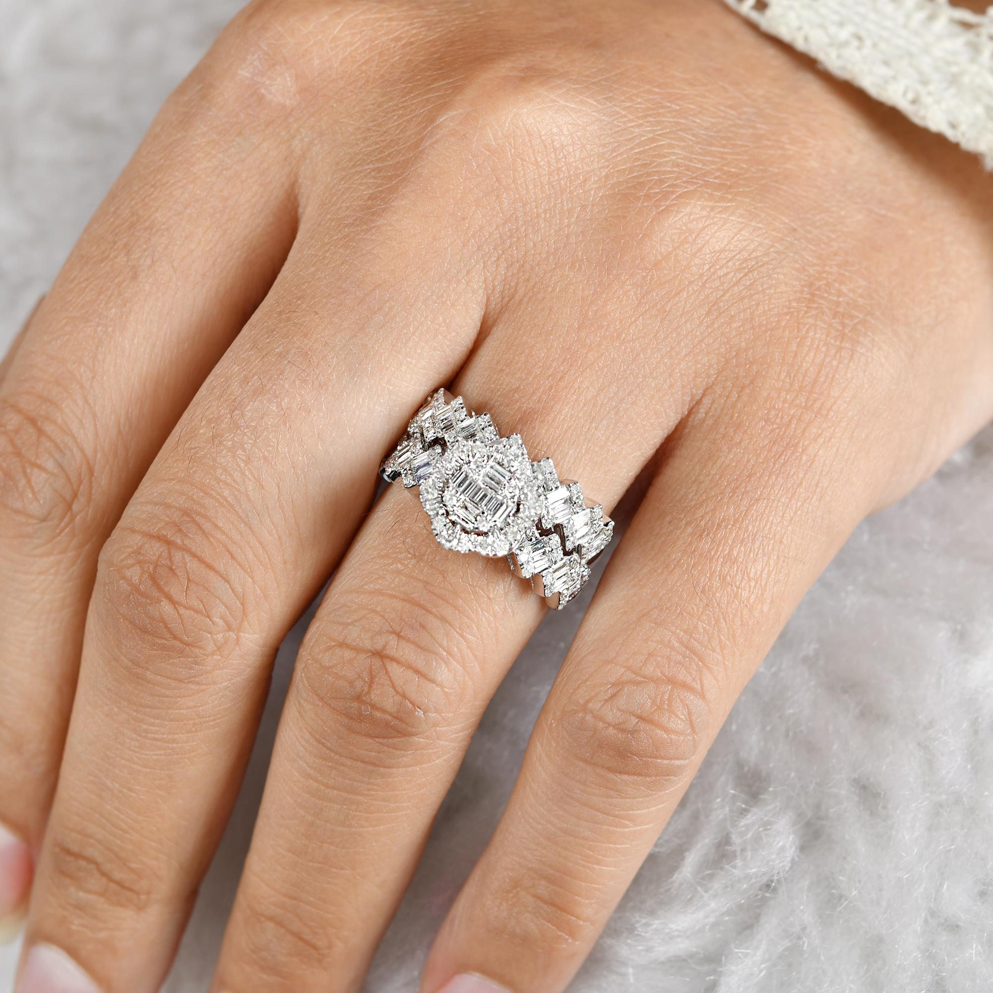 Bague à double anneau en or blanc 18 carats avec diamants baguettes SI/HI de 1,50 carat Neuf - En vente à Diera, Dubai