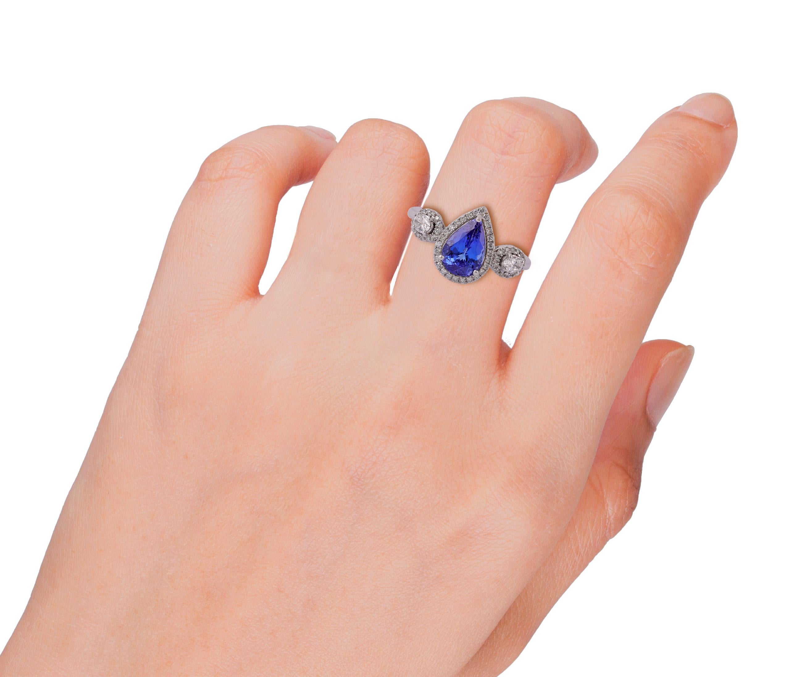 1.50 Carat Tanzanite & Diamond Ring Studded in 18k White Gold In New Condition For Sale In Jaipur, Rajasthan