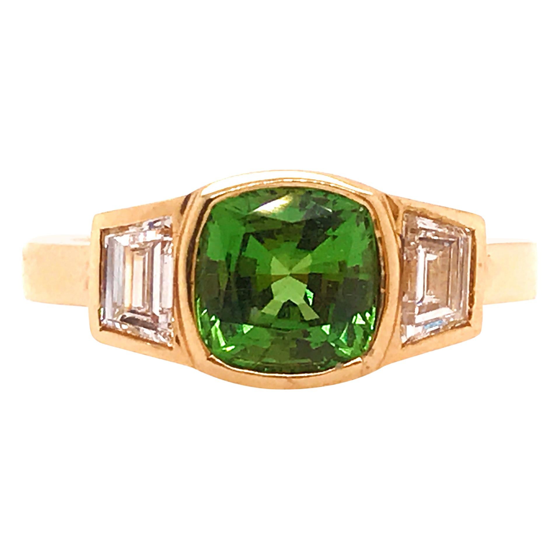 Anillo de tres piedras personalizado con granate tsavorita de 1,50 quilates y diamante de 0,50 quilates