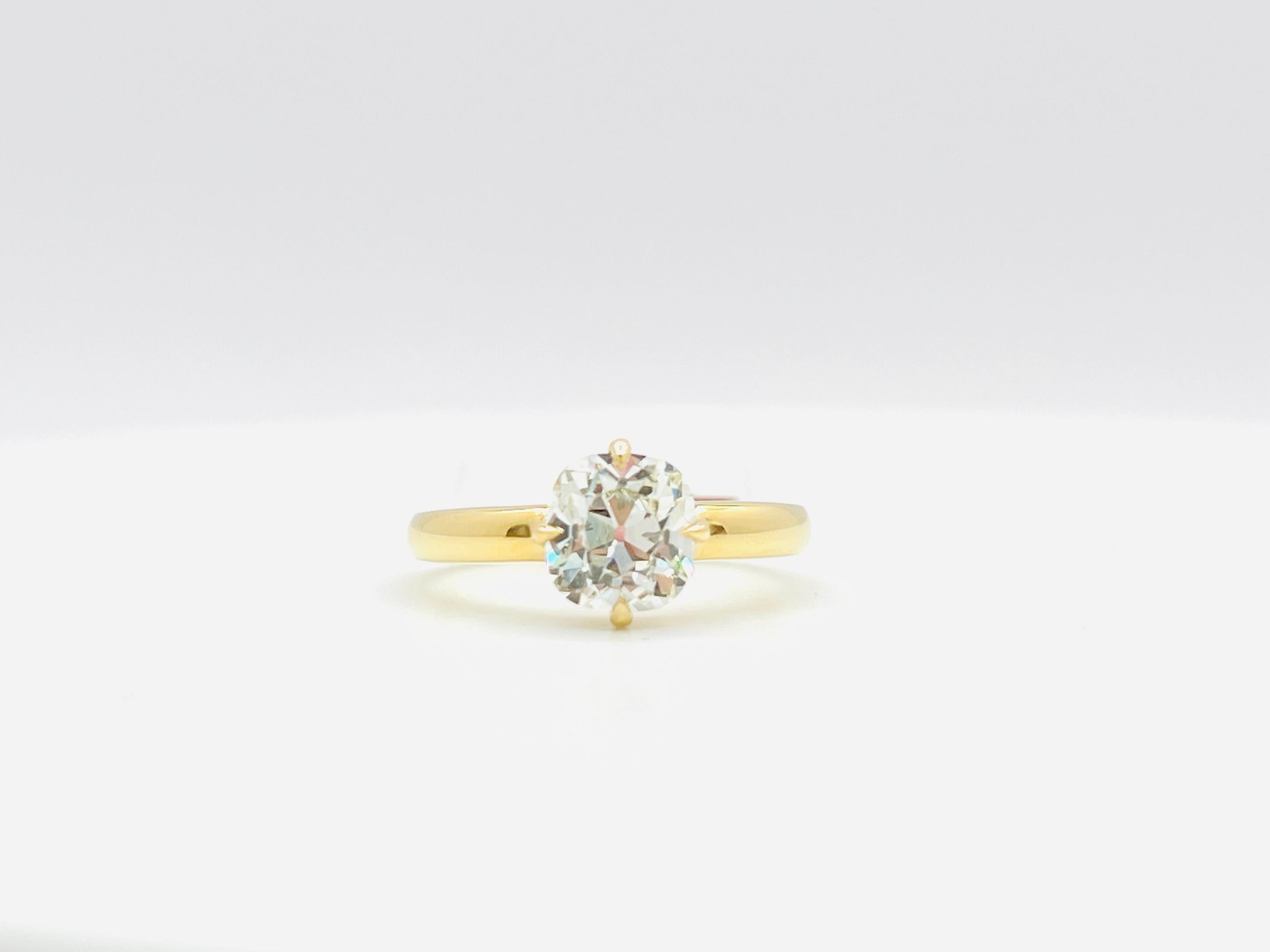 Bague solitaire en or jaune 18 carats, diamant blanc coussin de 1,50 carat Unisexe en vente