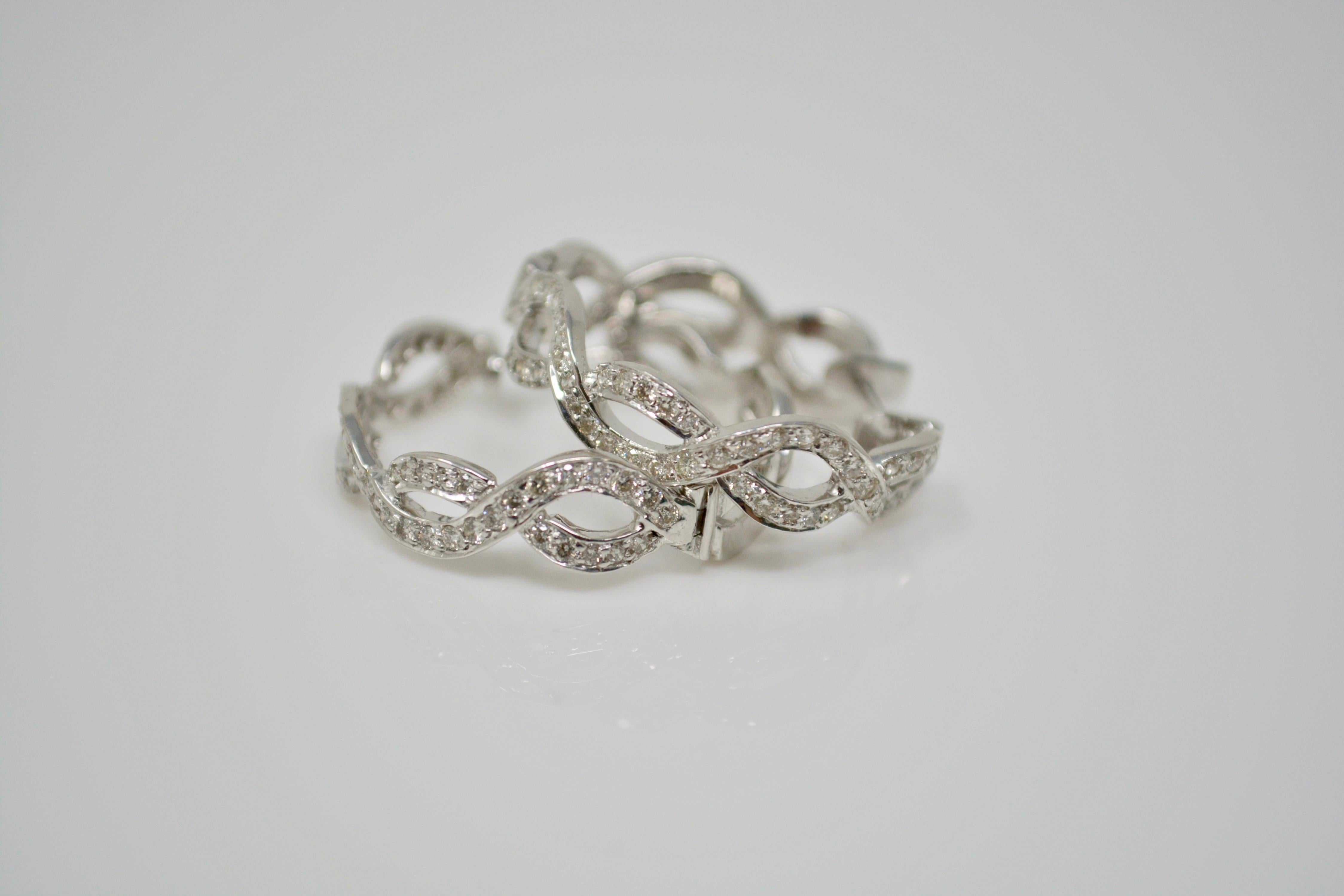 Taglio rotondo Orecchini a cerchio con diamante bianco da 1,50 carati in oro bianco 18 carati in vendita