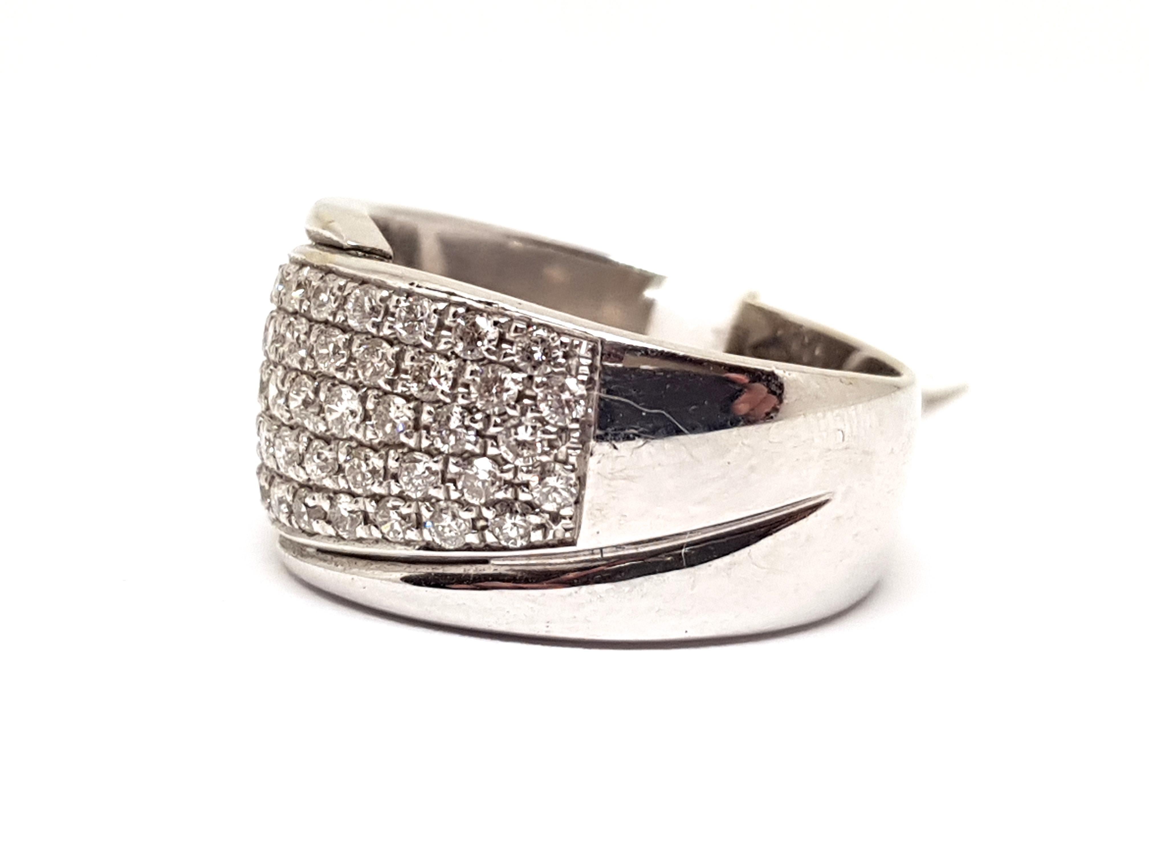 Round Cut 1.50 Carat White Gold Diamond Cocktail Memory Ring For Sale